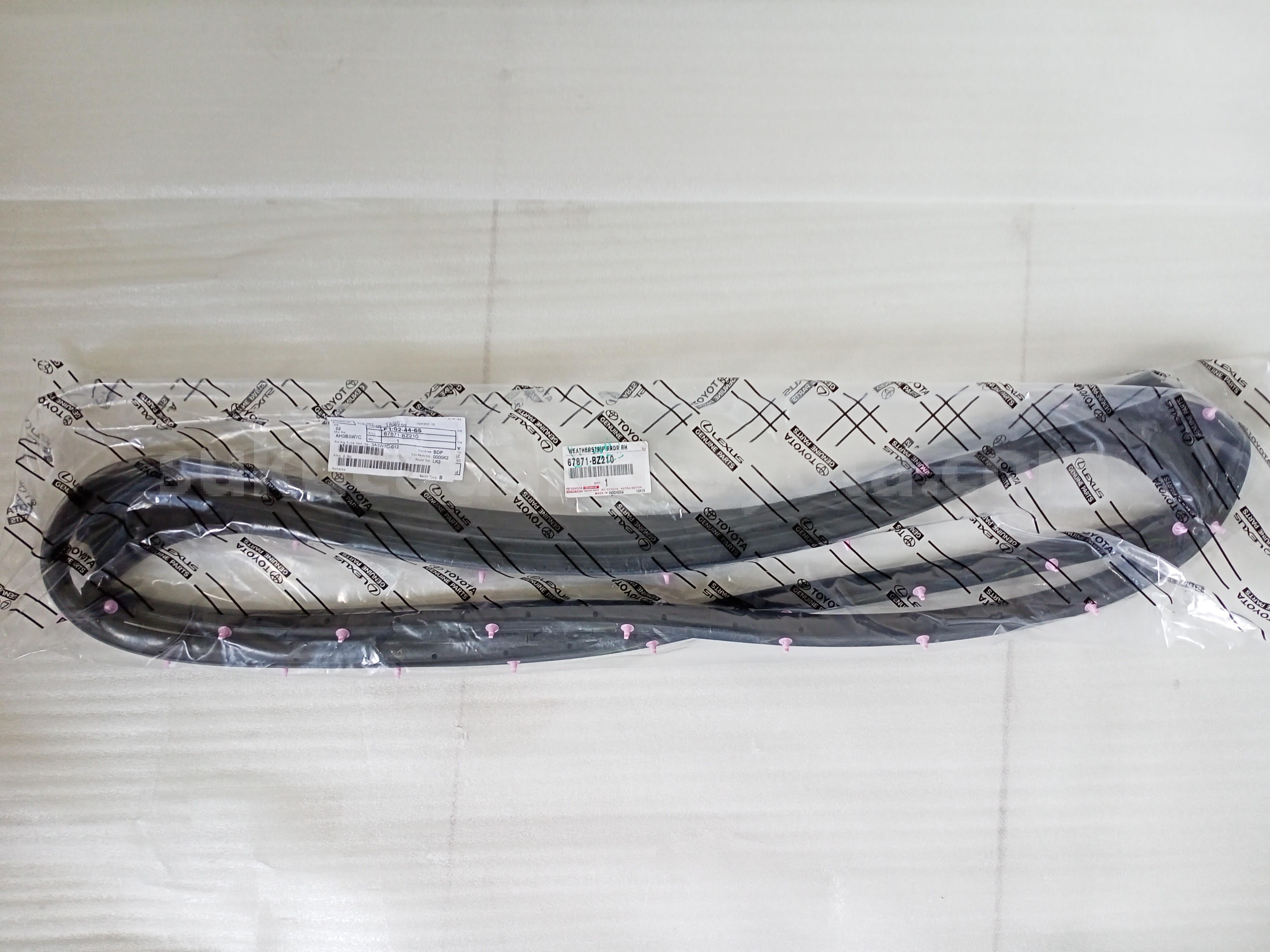 67871BZ210 WEATHERSTRIP RRDR RH - TOYOTA