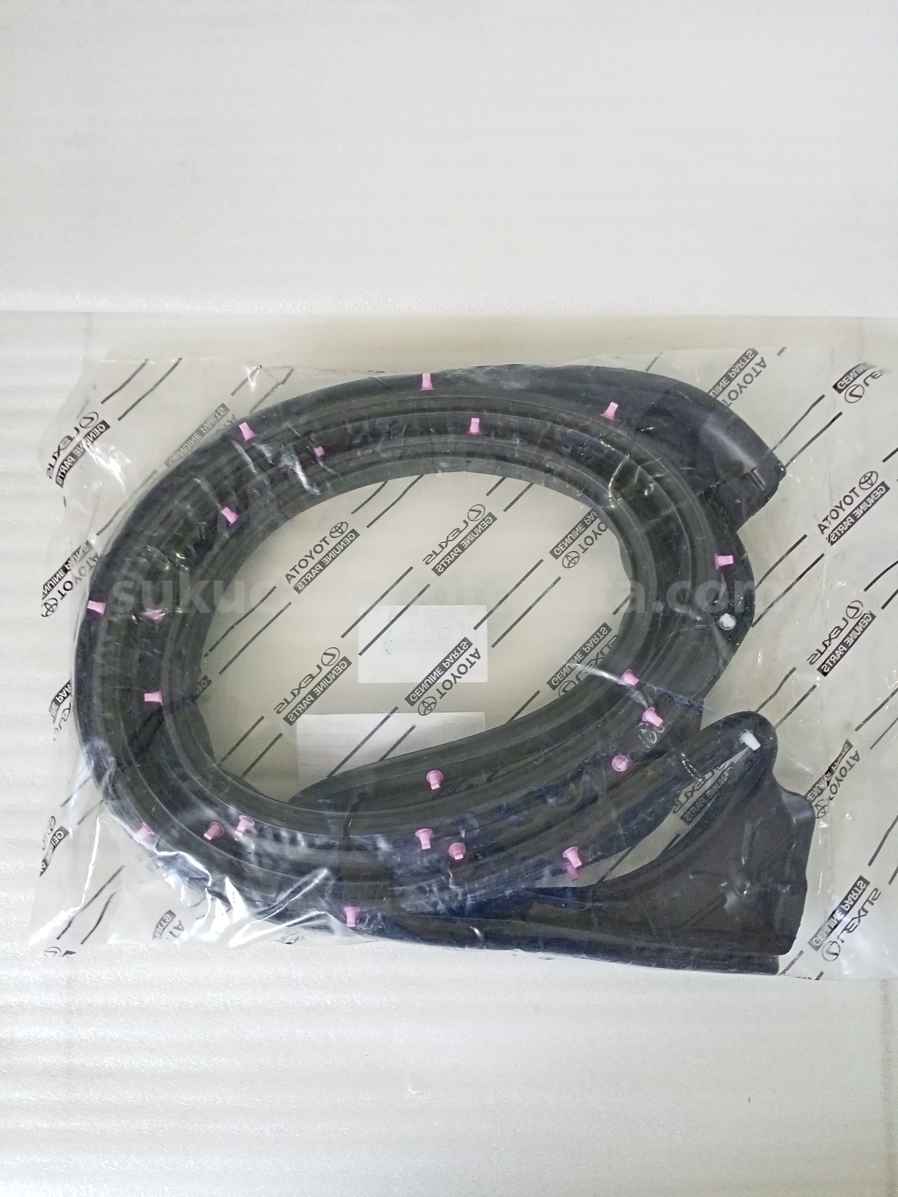 67872BZ170 WEATHERSTRIP RRDR LH - TOYOTA
