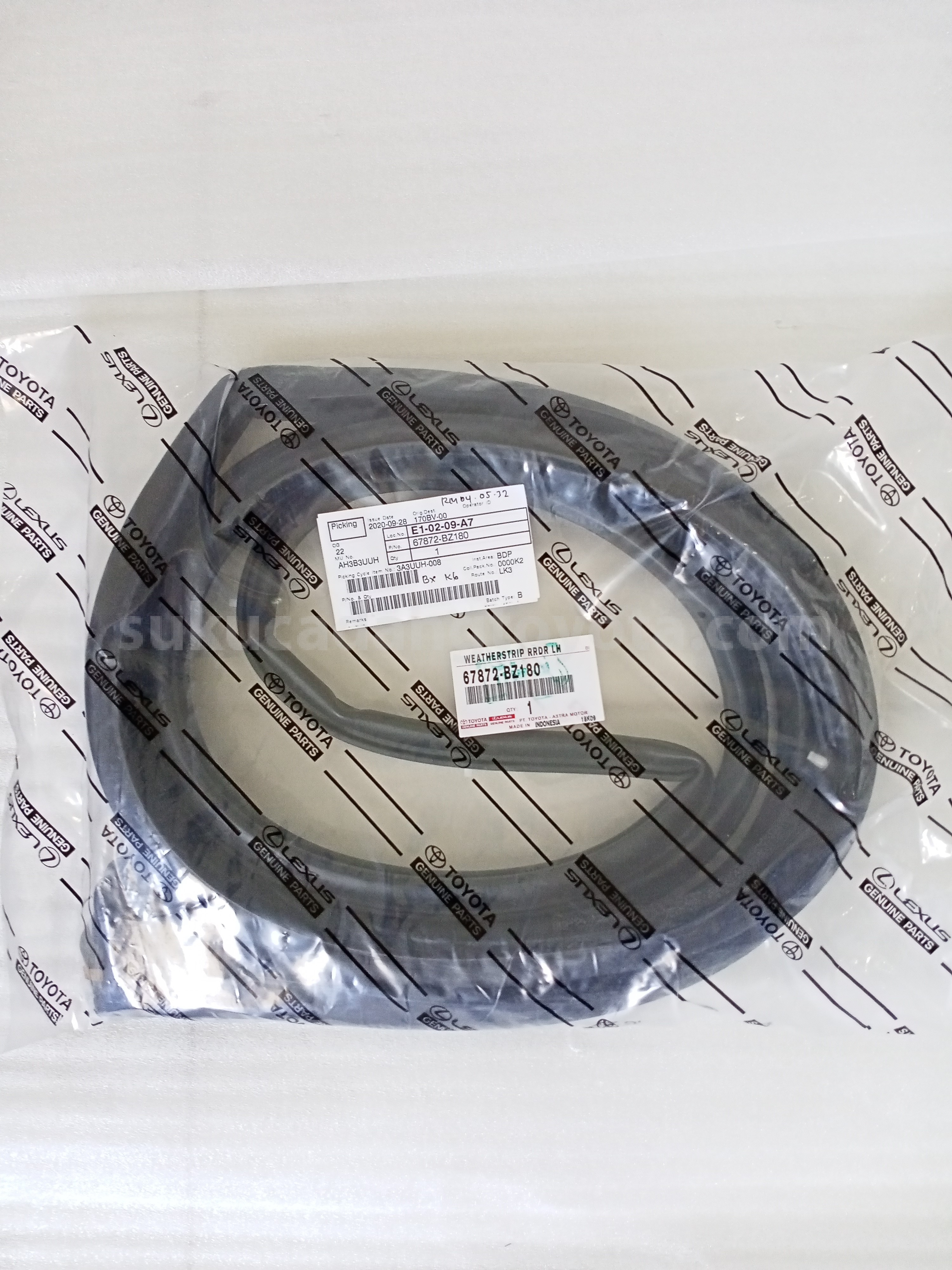 67872BZ180 WEATHERSTRIP RRDR LH - TOYOTA
