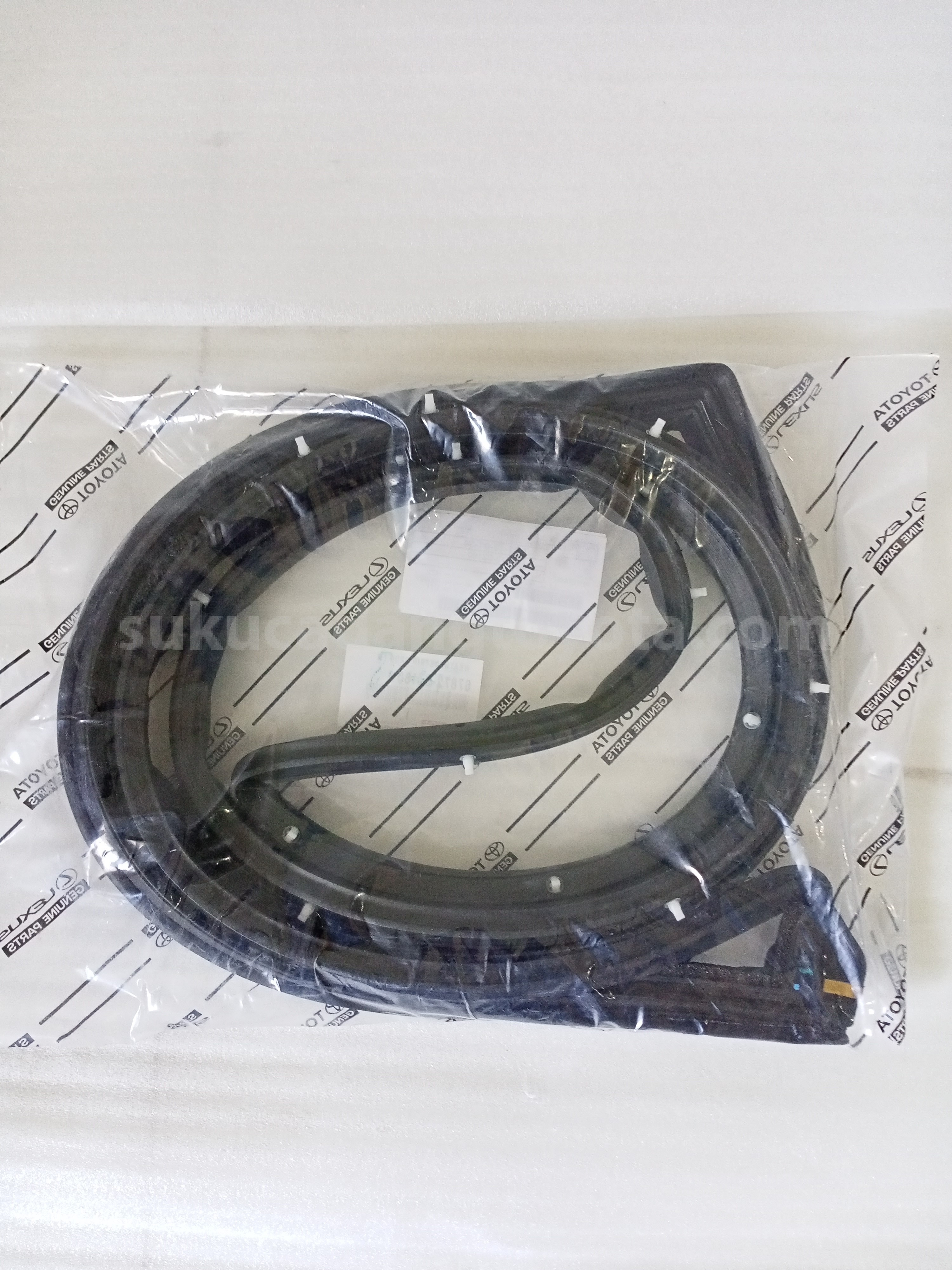 67872BZ180 WEATHERSTRIP RRDR LH - TOYOTA