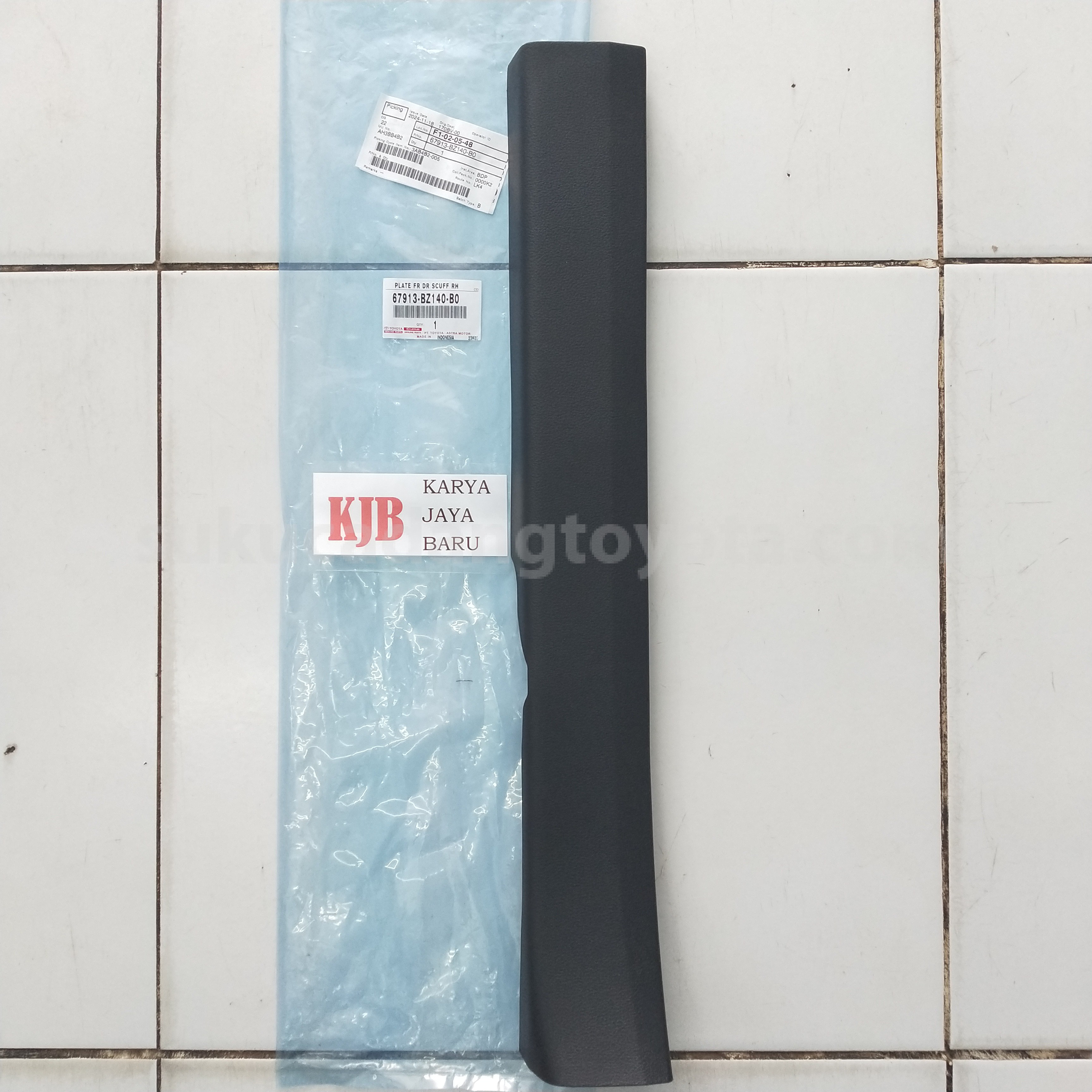 67913BZ140B0 PLATE FR DR SCUFF RH - TOYOTA