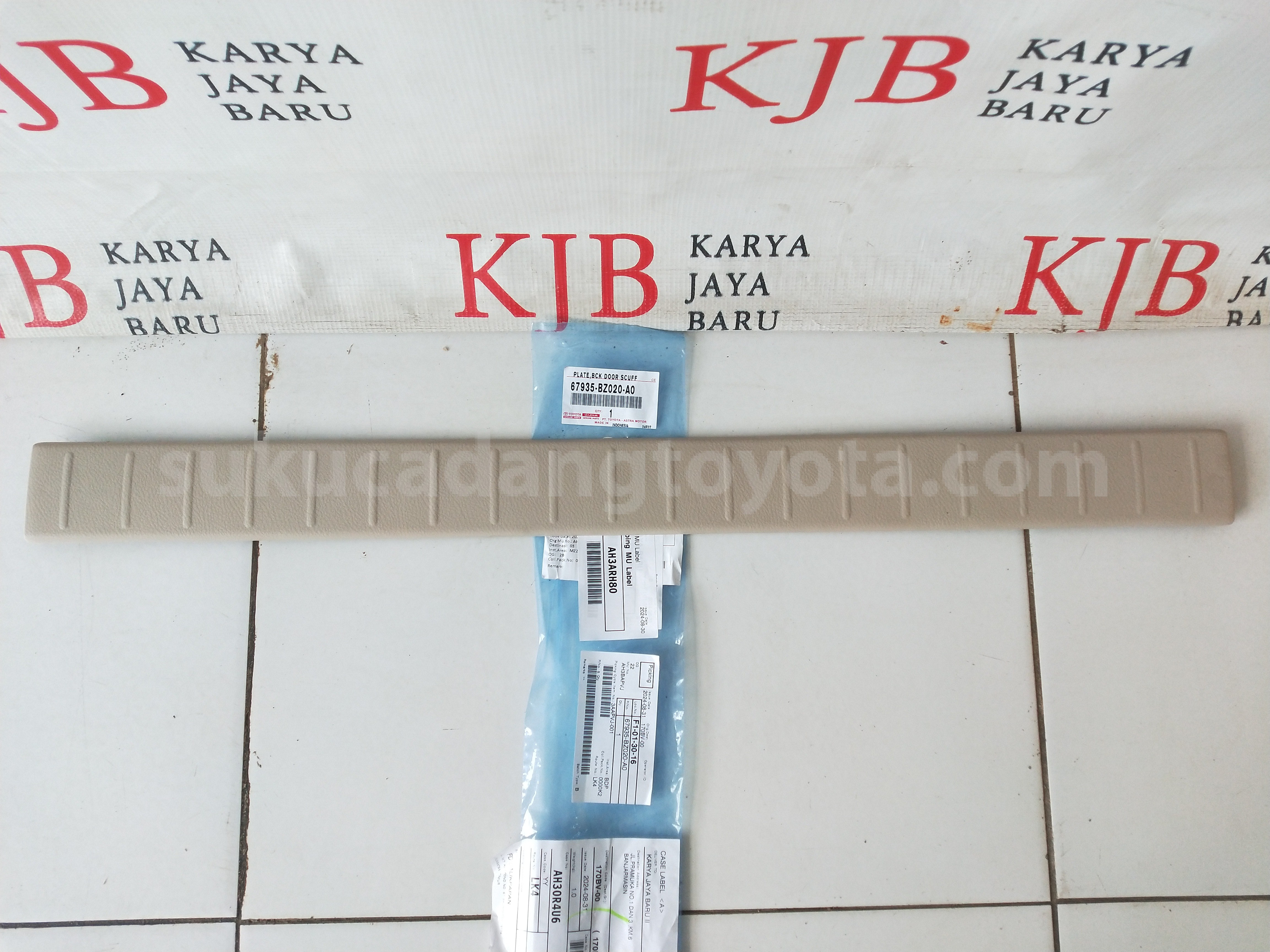 67935BZ020A0 PLATE,BCK DOOR SCUFF - TOYOTA
