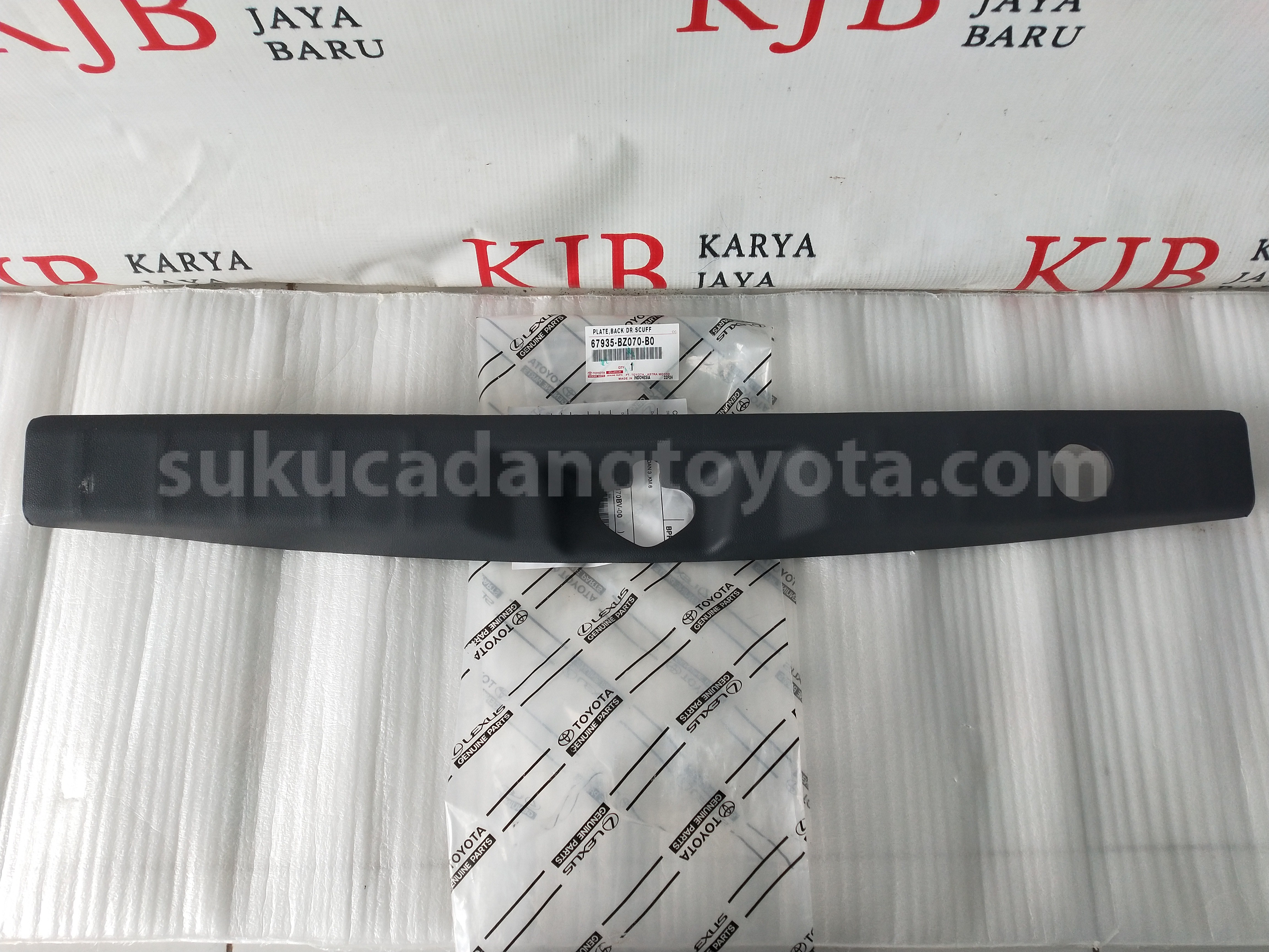 67935BZ070B0 PLATE,BACK DR SCUFF - TOYOTA