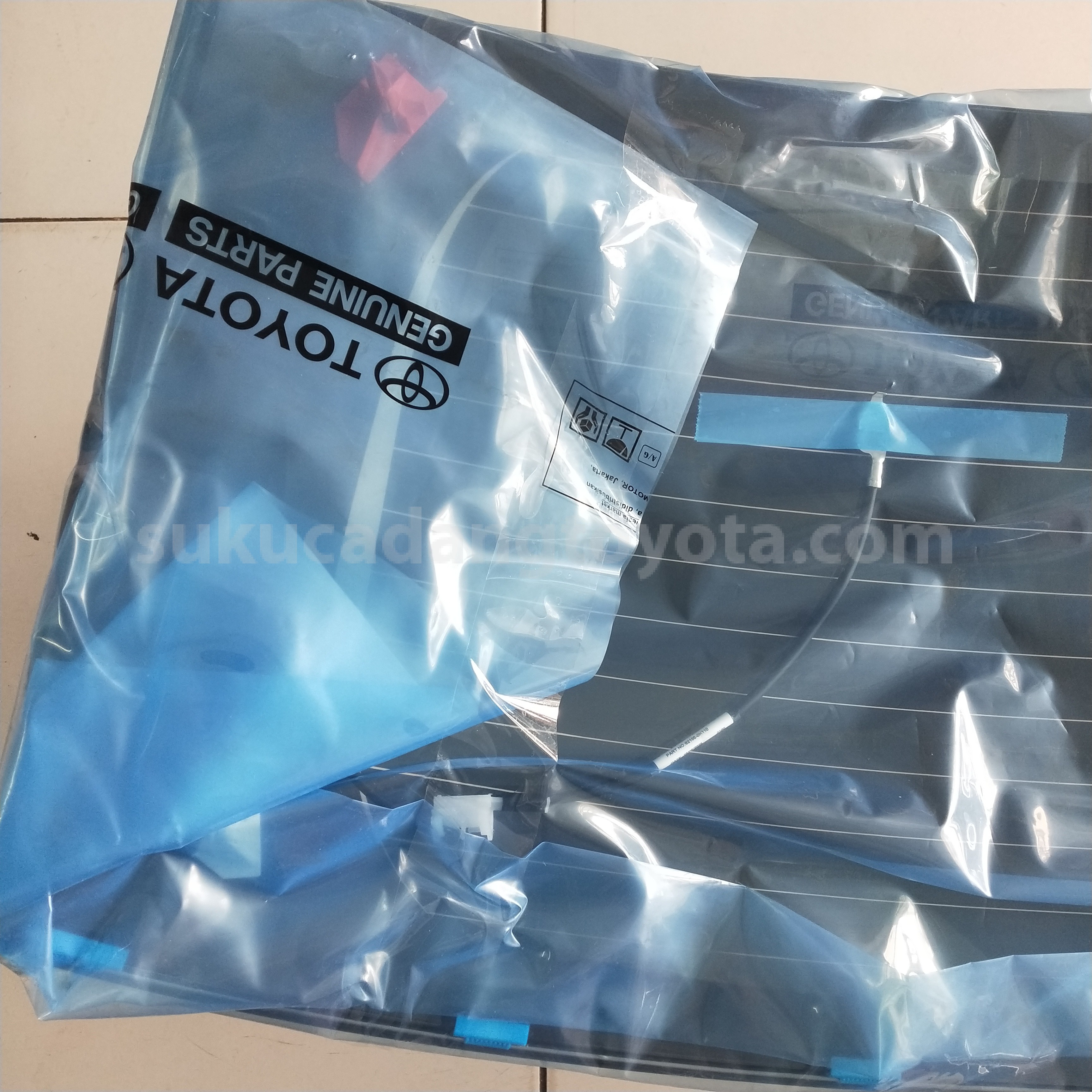 681050K350 GLASS S/A, BACK DOOR - TOYOTA