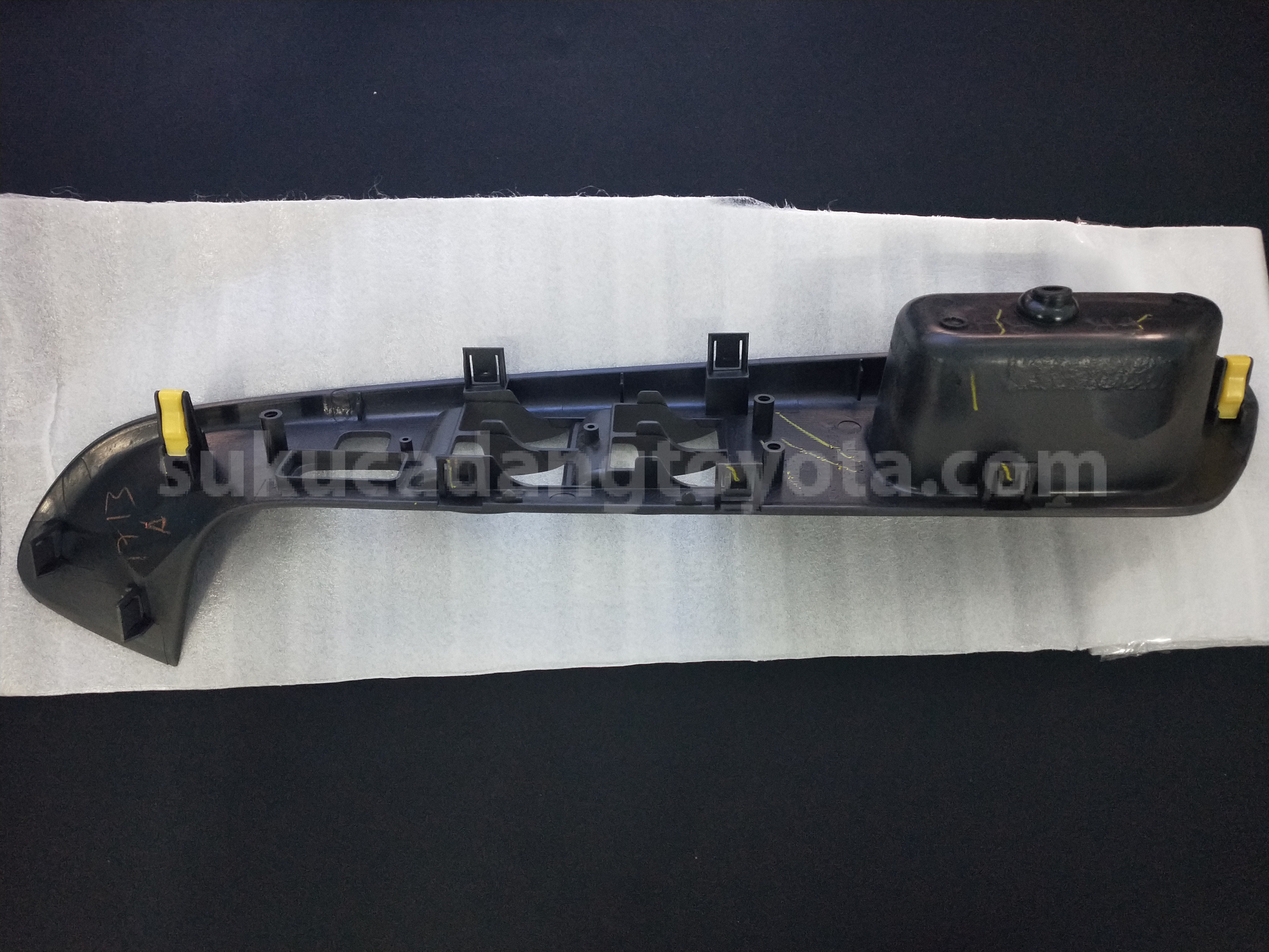 742310K090E1 PANEL FR DR ARM RH - TOYOTA