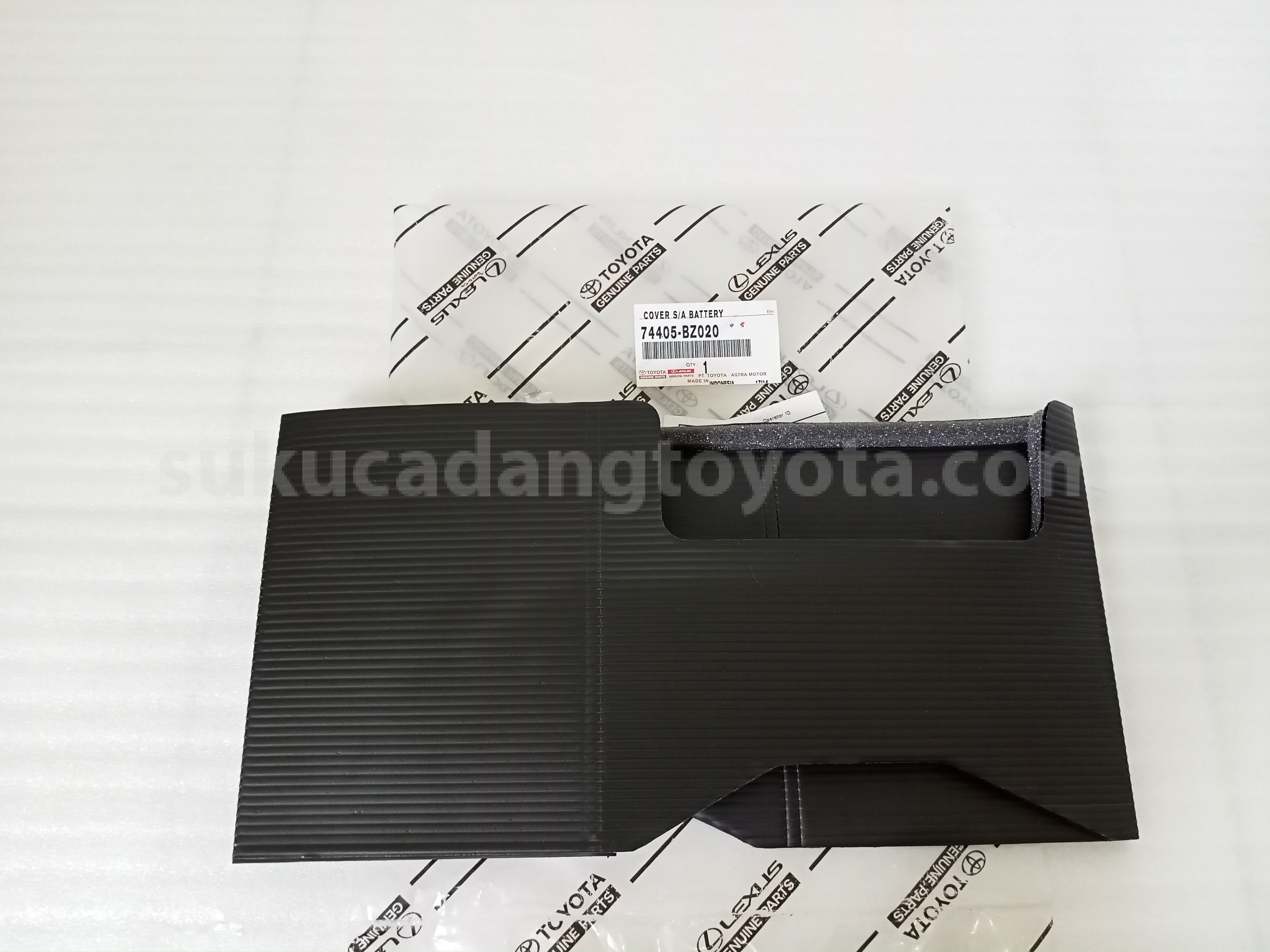 74405BZ020 COVER S/A BATTERY - TOYOTA