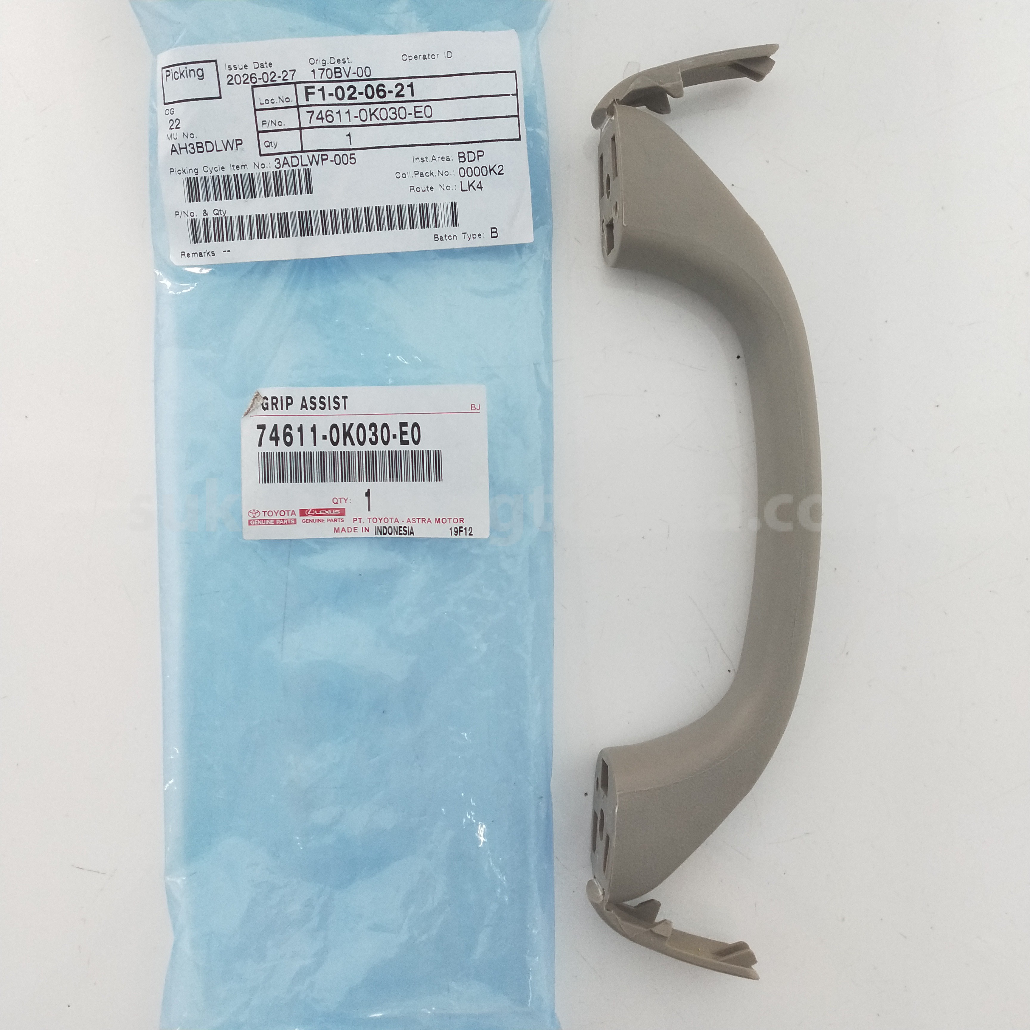 746110K030E0 GRIP ASSIST - TOYOTA