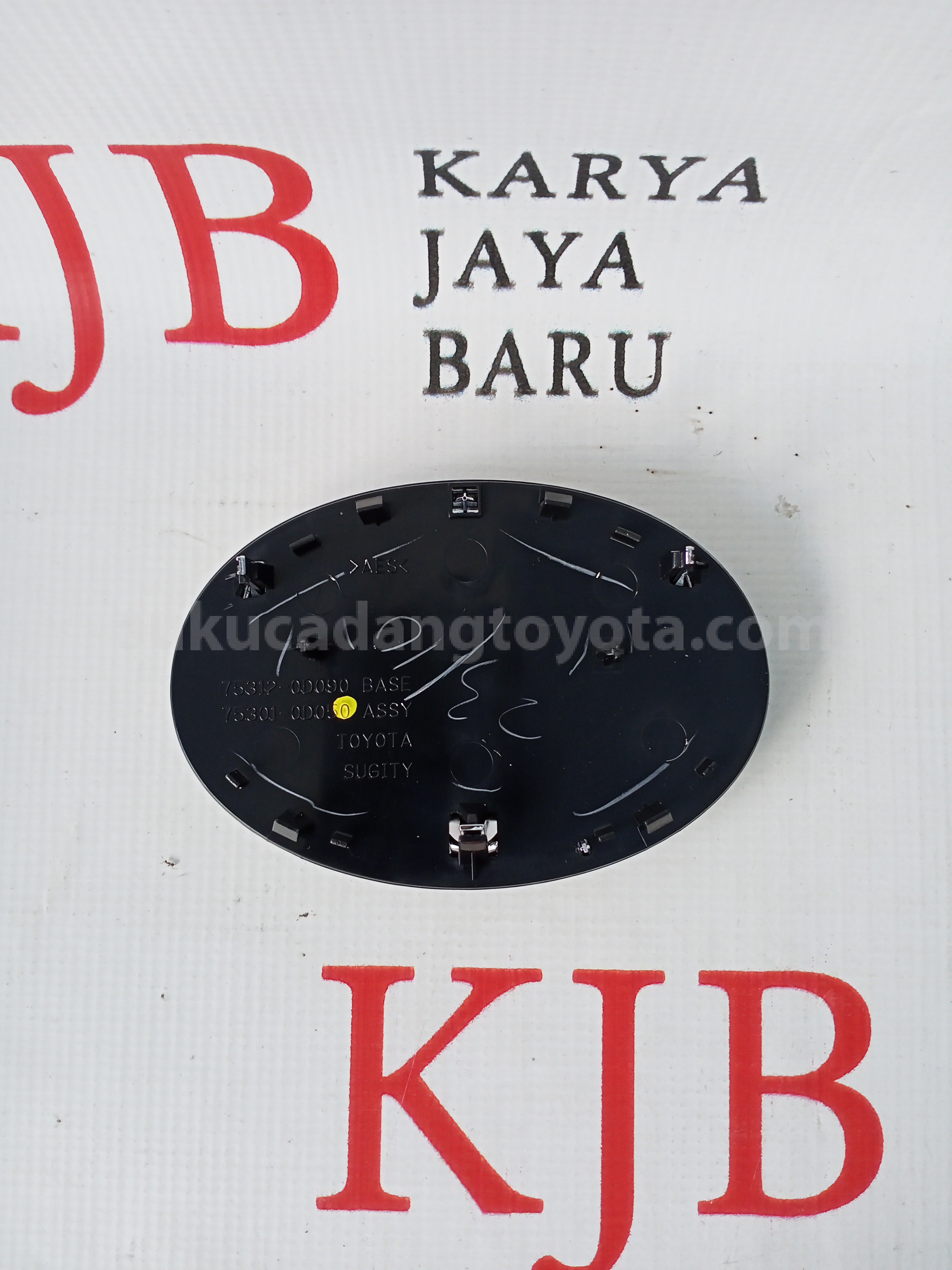 753010D050 EMBLEM SA RAD GRILLE - TOYOTA