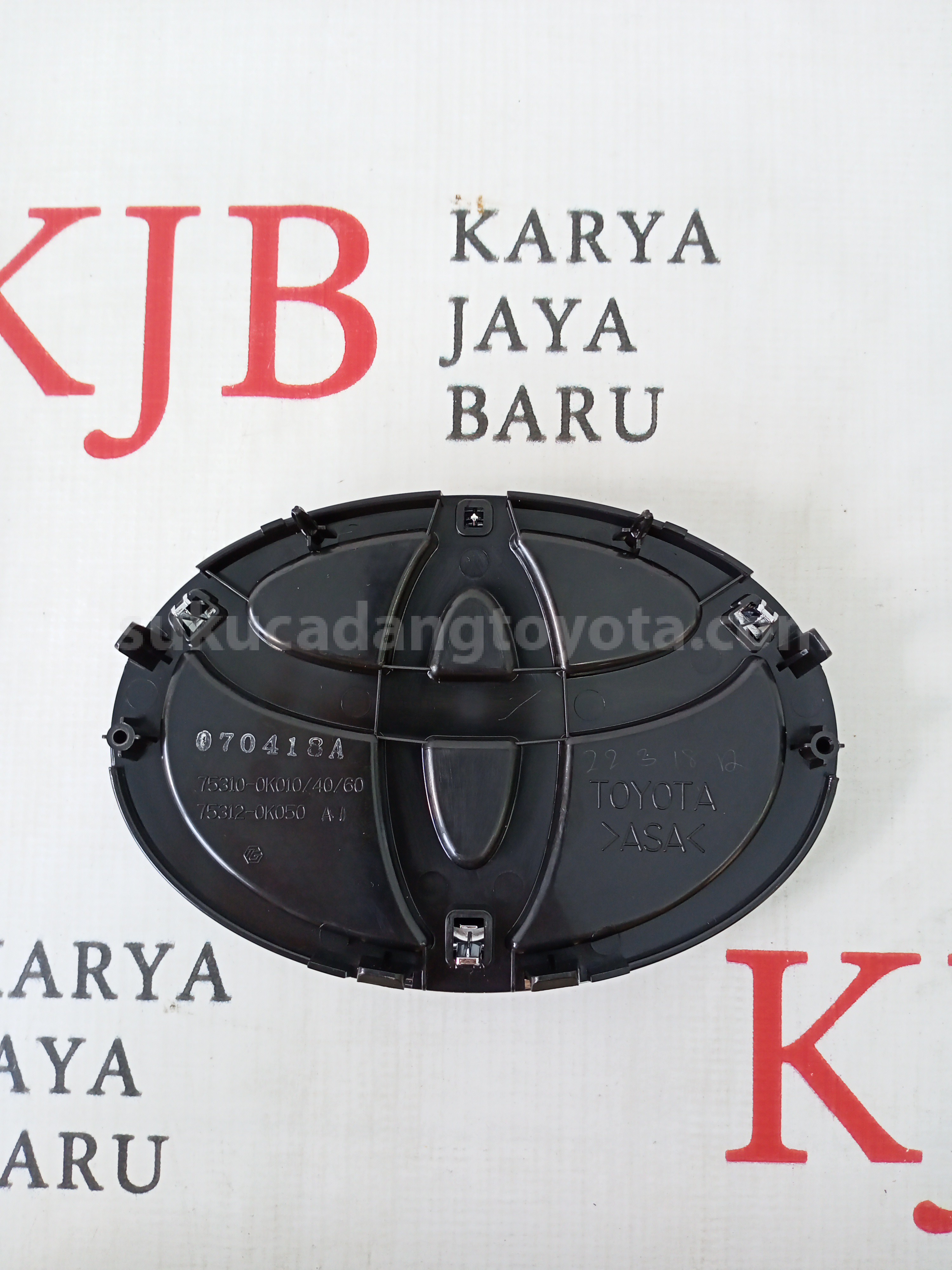753100K010 EMBLEM ASSY, RADIATO - TOYOTA