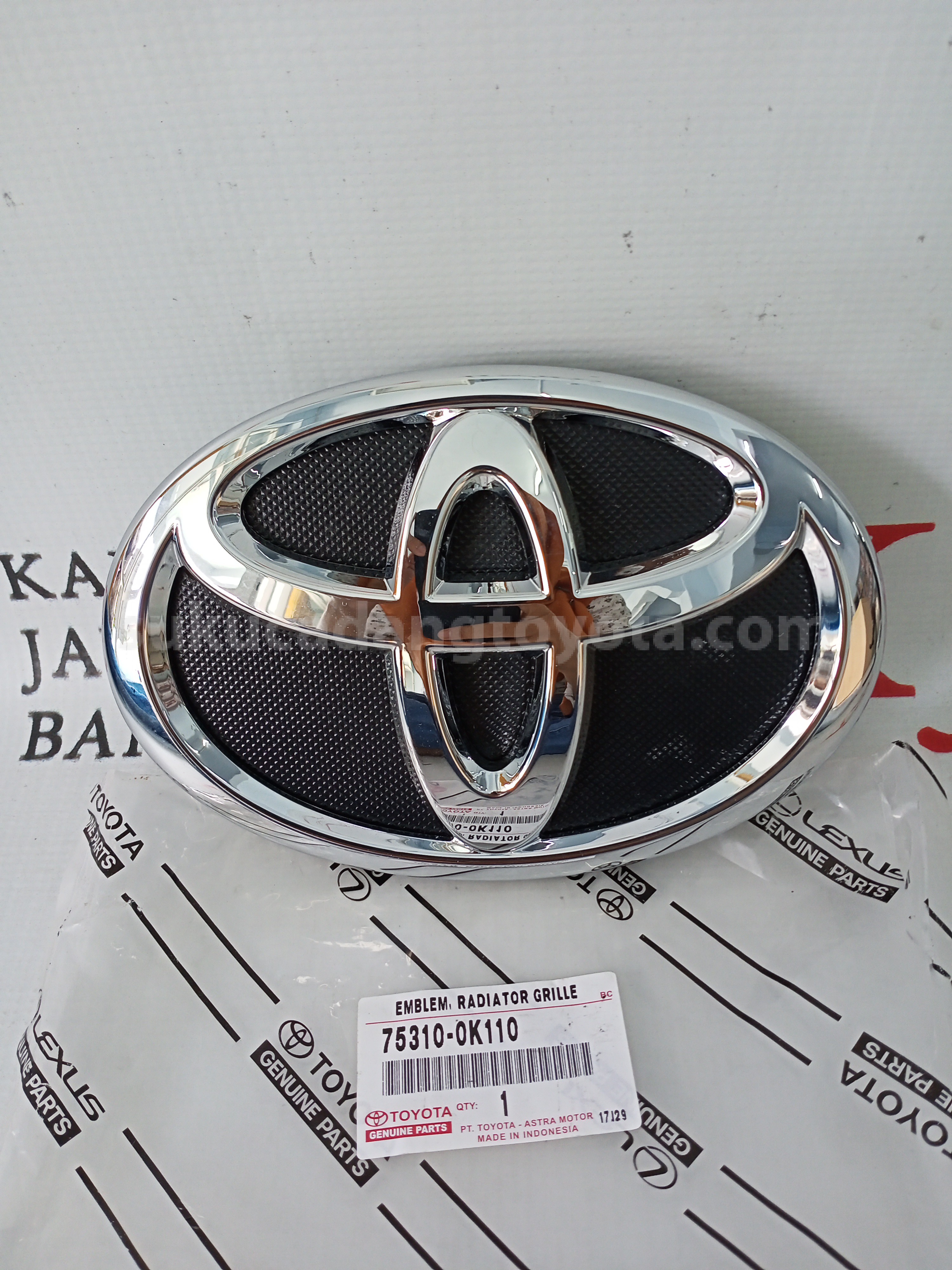 753100K110 EMBLEM AS RAD GRILLE - TOYOTA