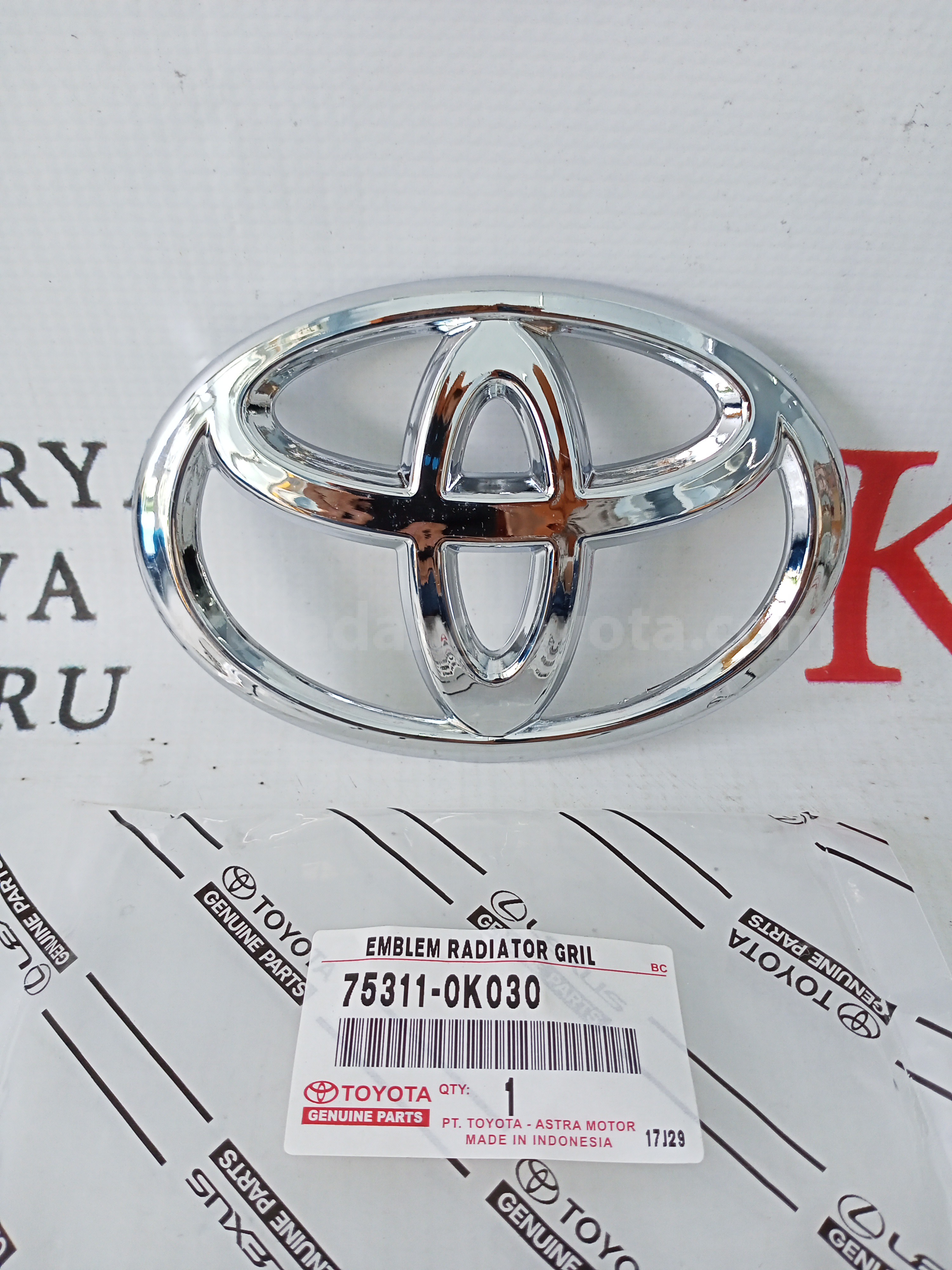 753110K030 EMBLEM RADIATOR GRIL - TOYOTA