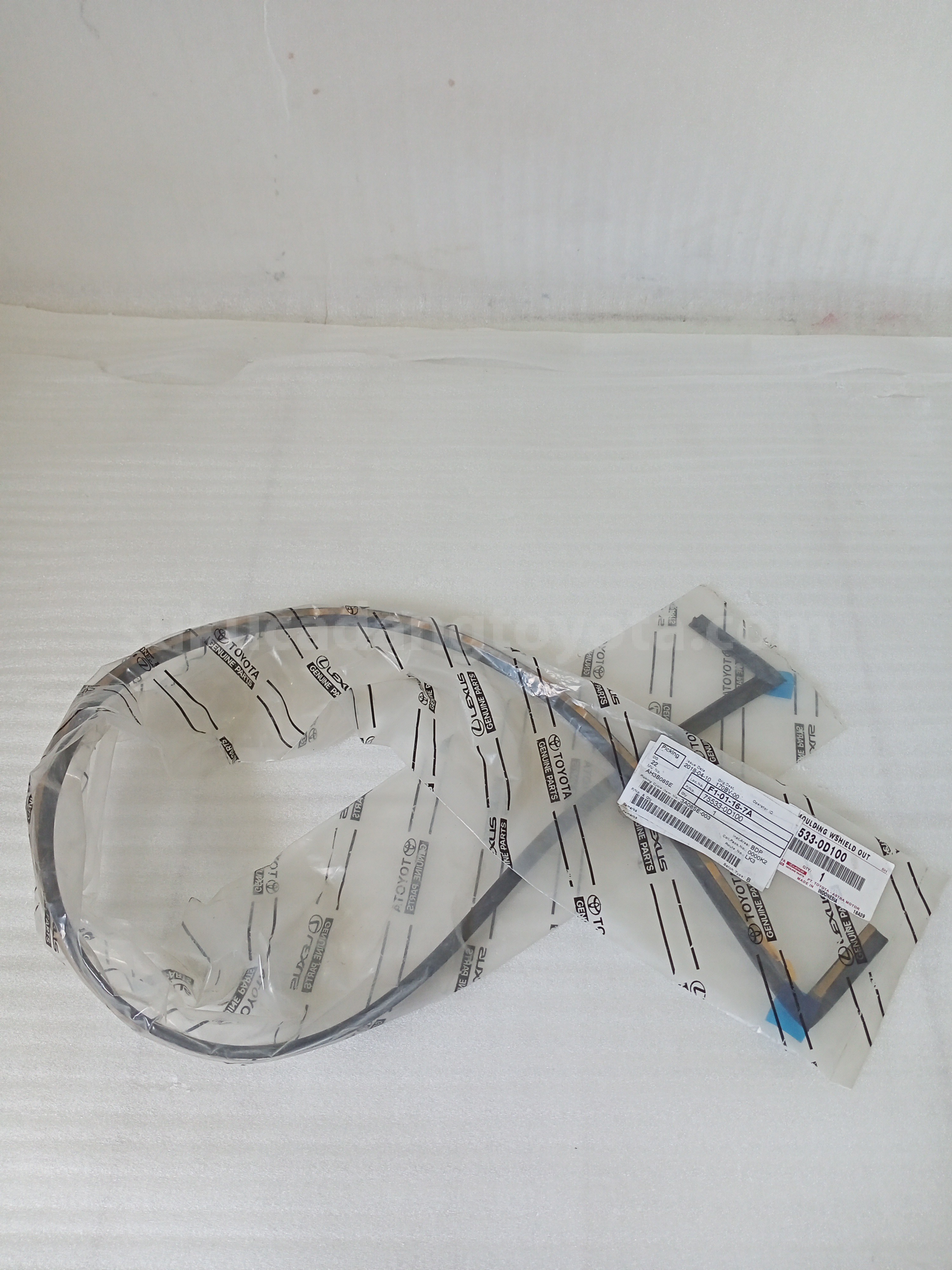 755330D100 MOULDING WSHIELD OUT - TOYOTA