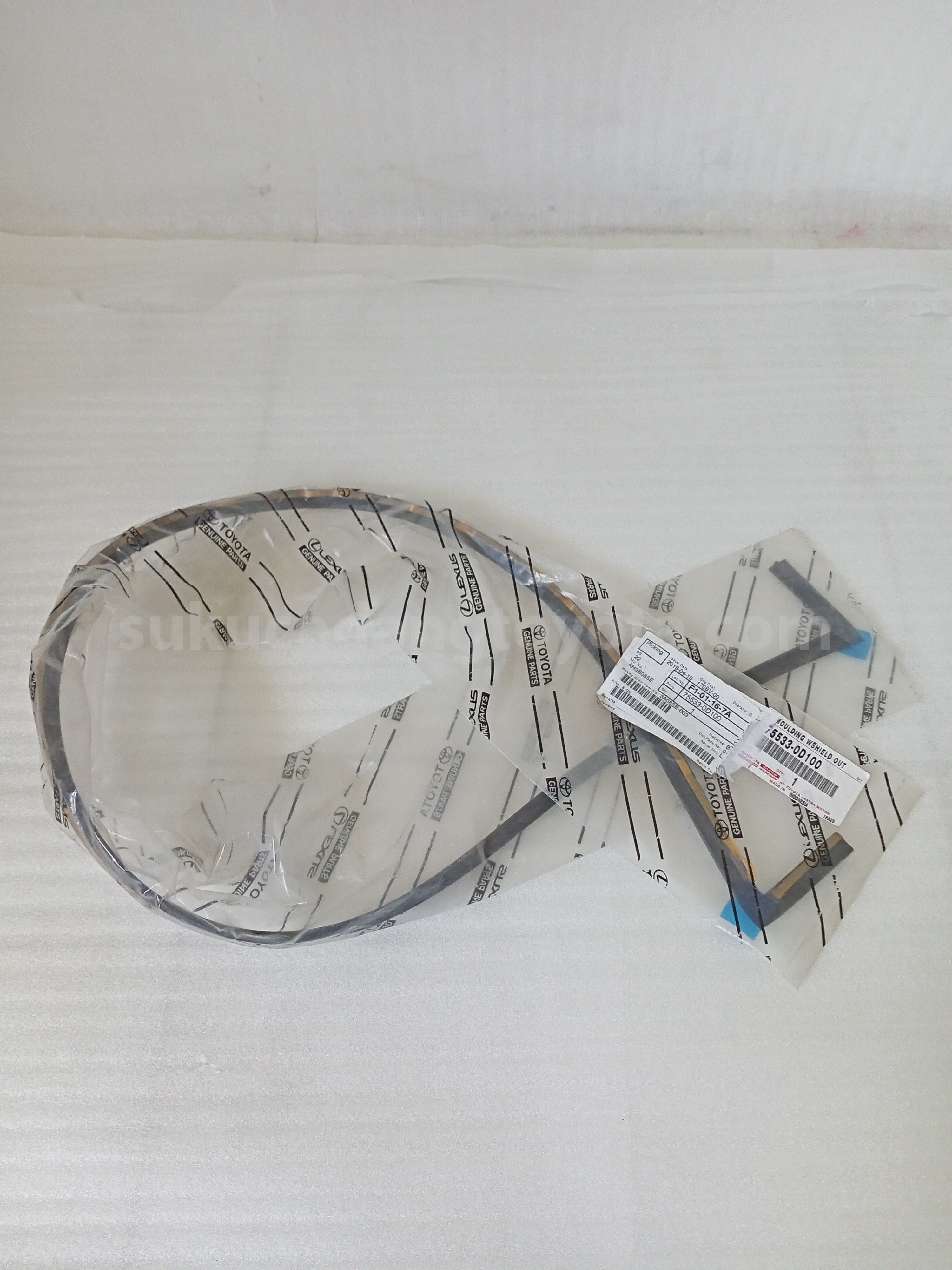 755330D100 MOULDING WSHIELD OUT - TOYOTA