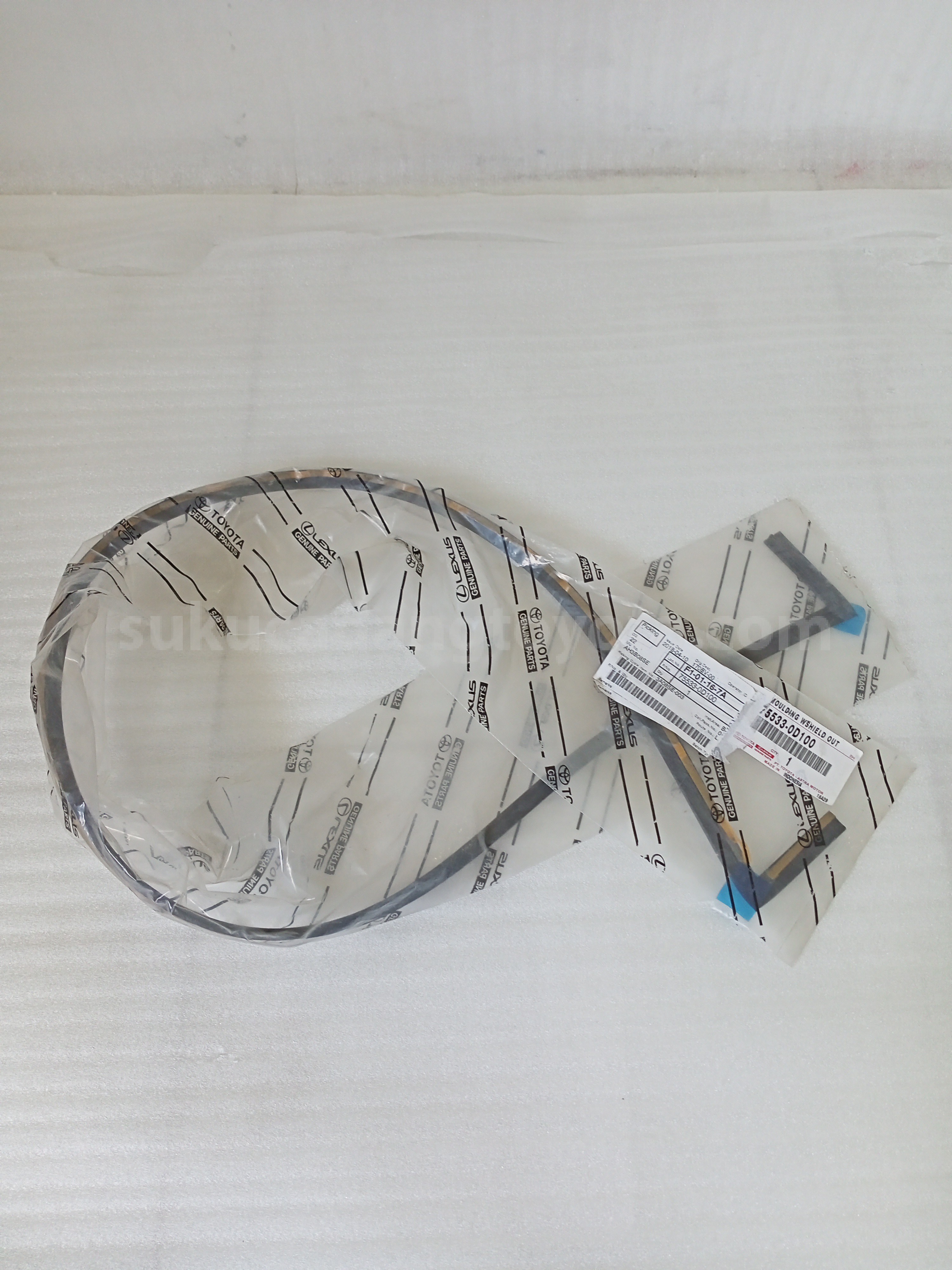 755330D100 MOULDING WSHIELD OUT - TOYOTA