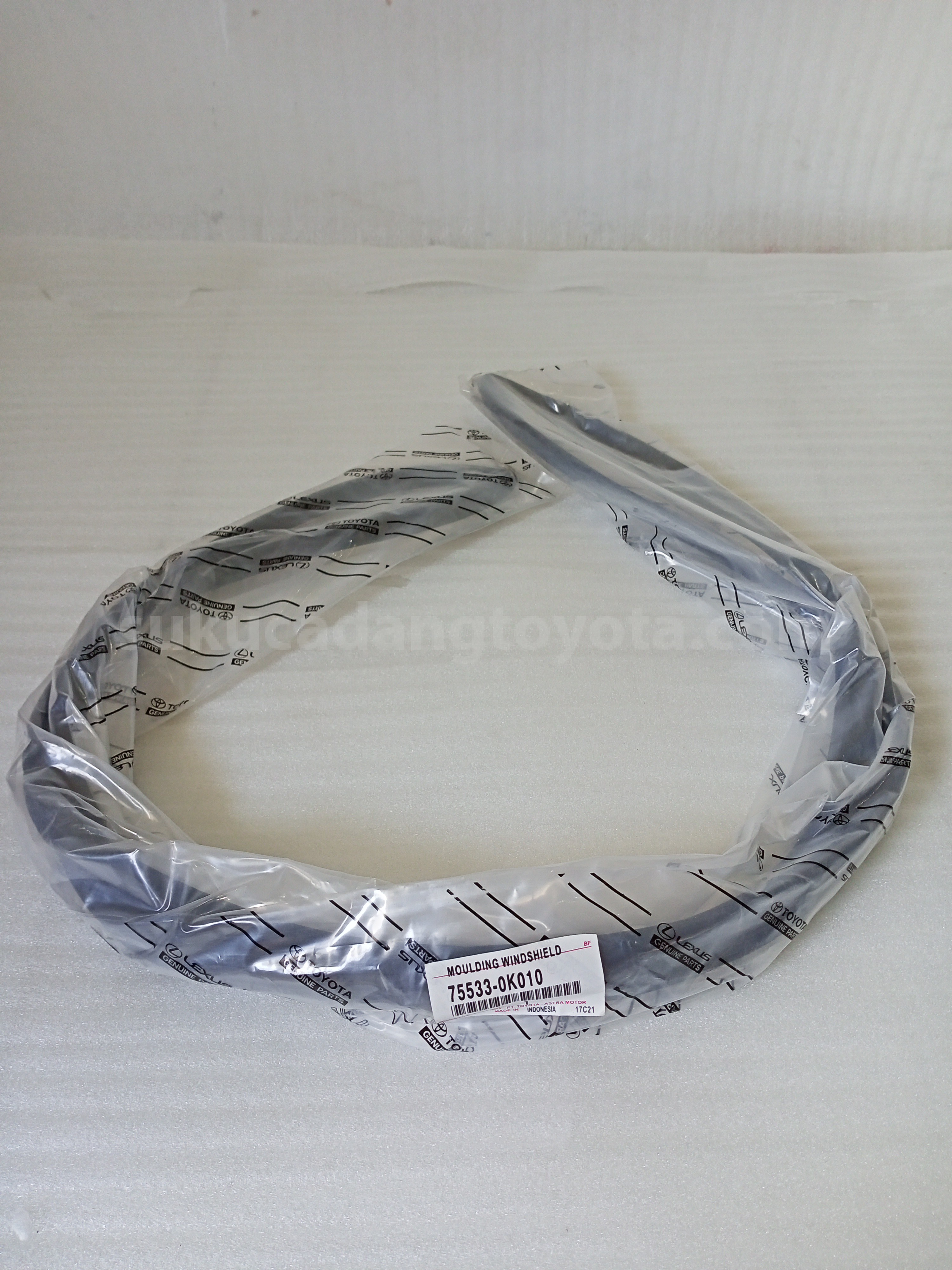755330K010 MOULDING WINDSHIELD - TOYOTA
