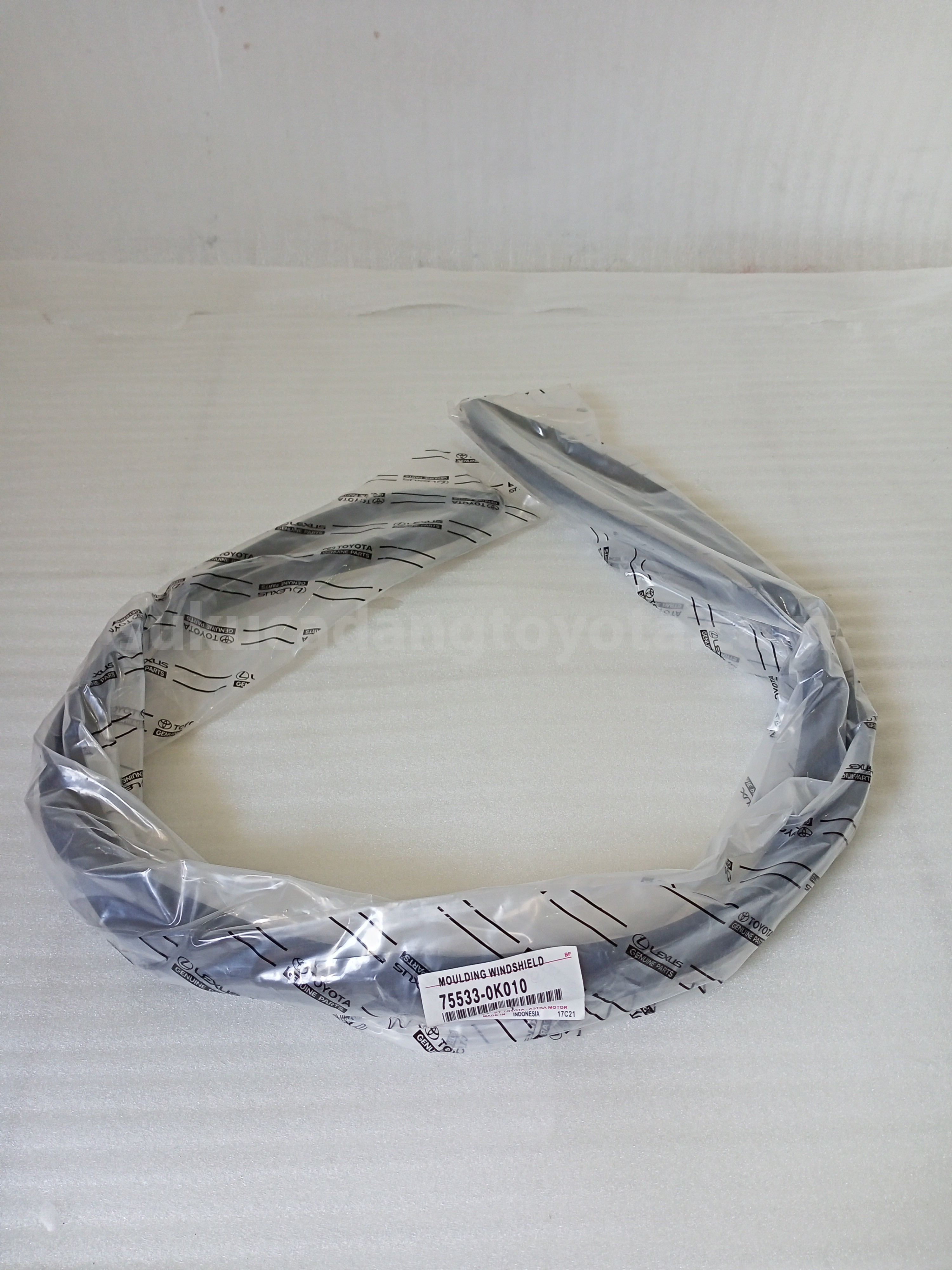 755330K010 MOULDING WINDSHIELD - TOYOTA