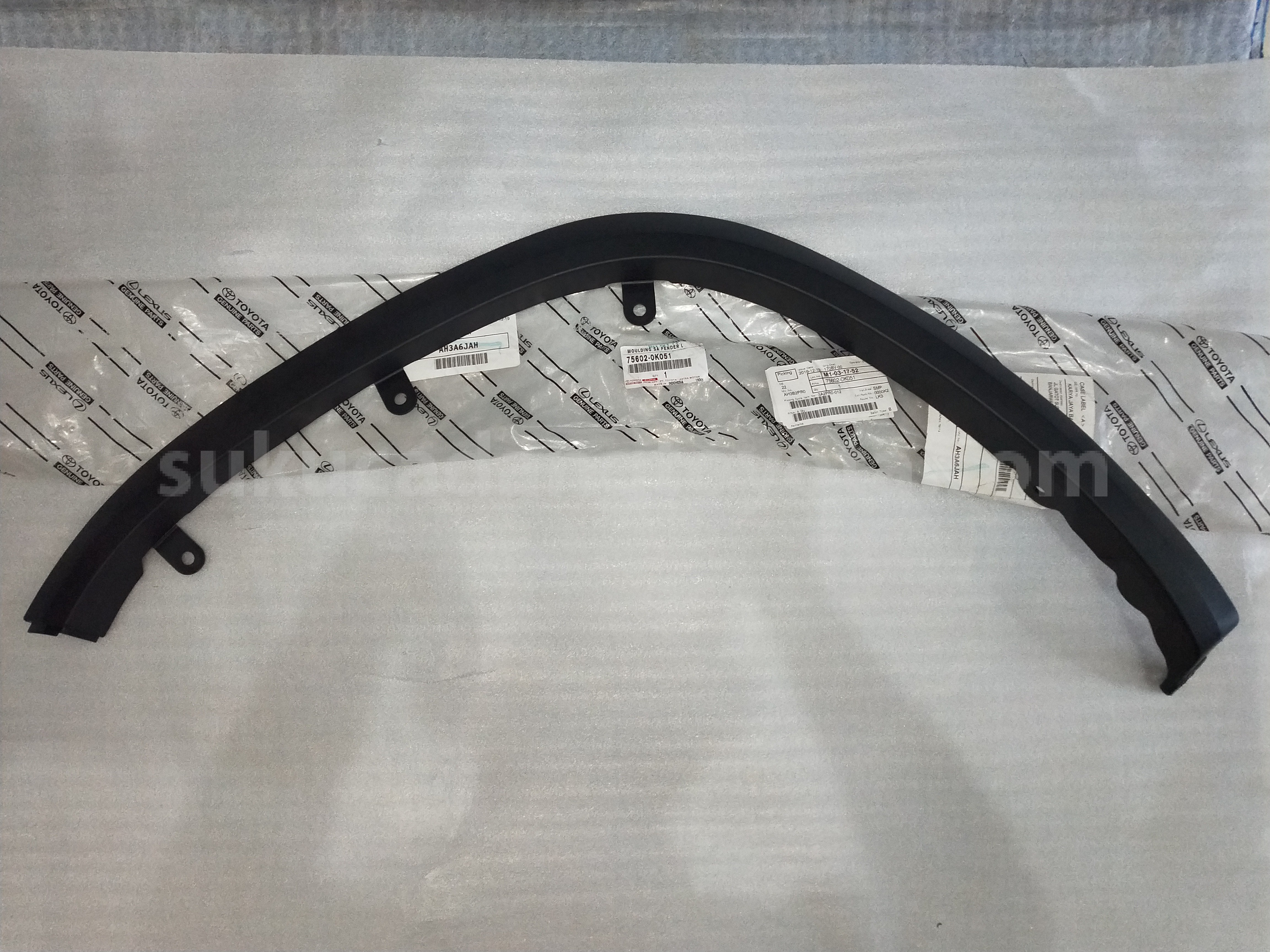 756020K051 MOULDING SA FENDER L - TOYOTA