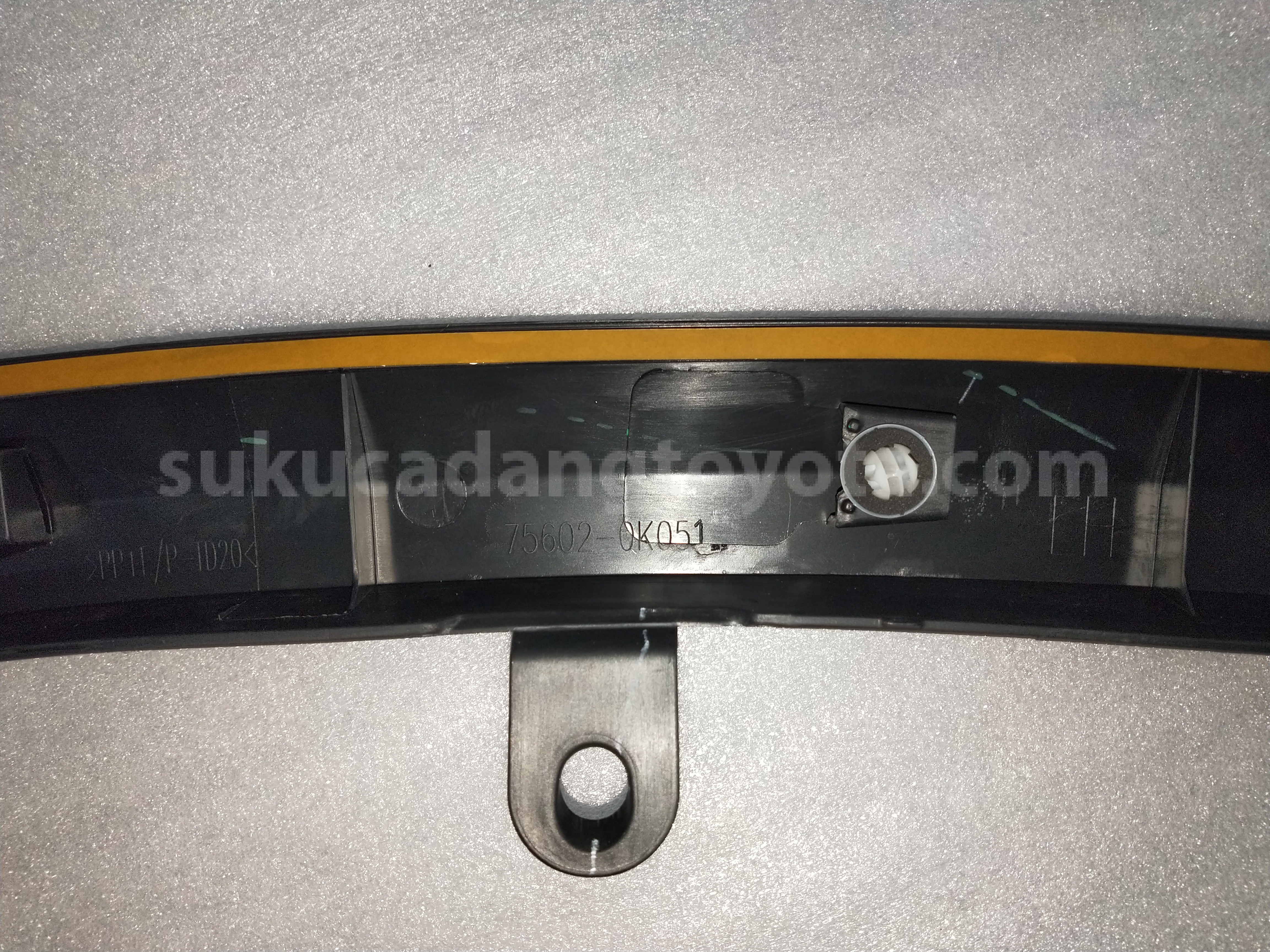 756020K051 MOULDING SA FENDER L - TOYOTA
