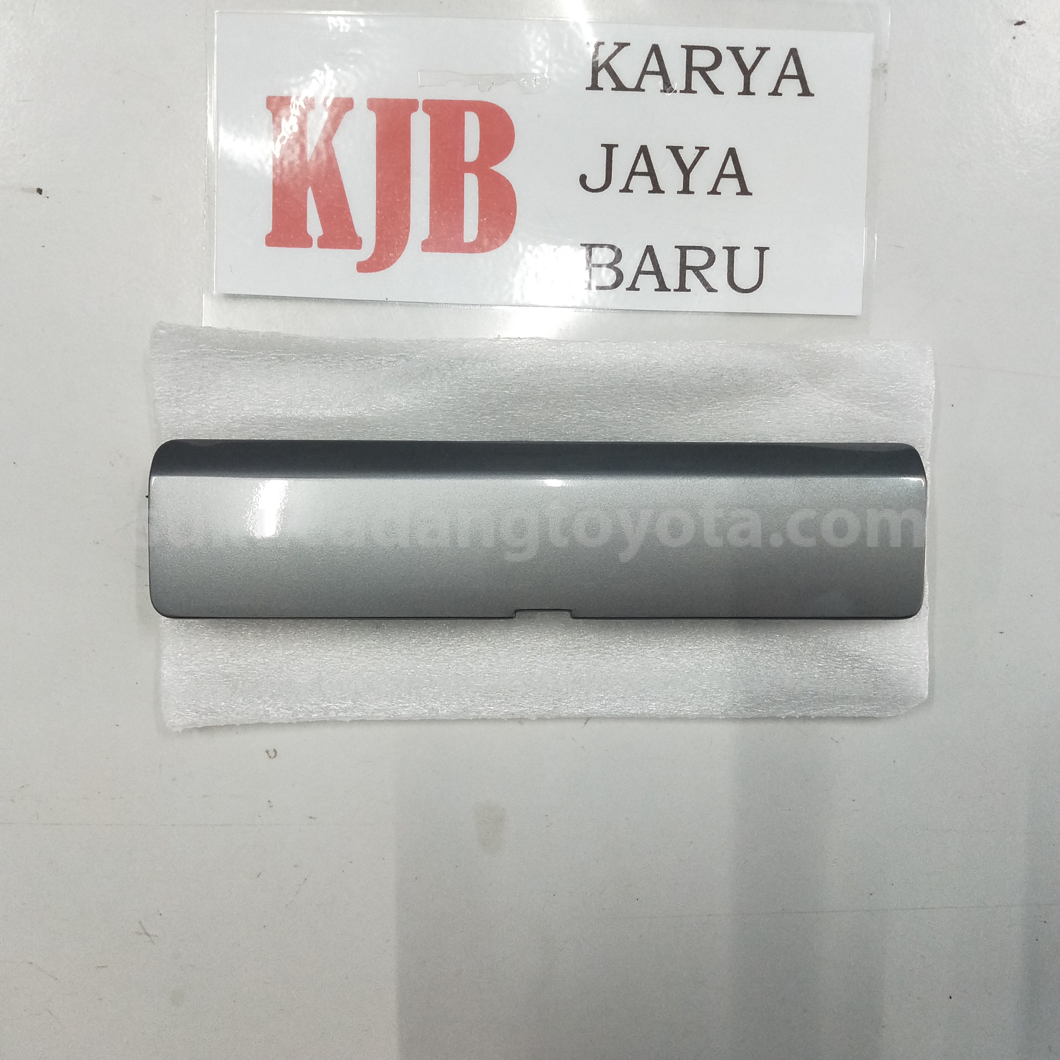 75631BZ020 LID, RF SIDE GAR 1 RH - TOYOTA
