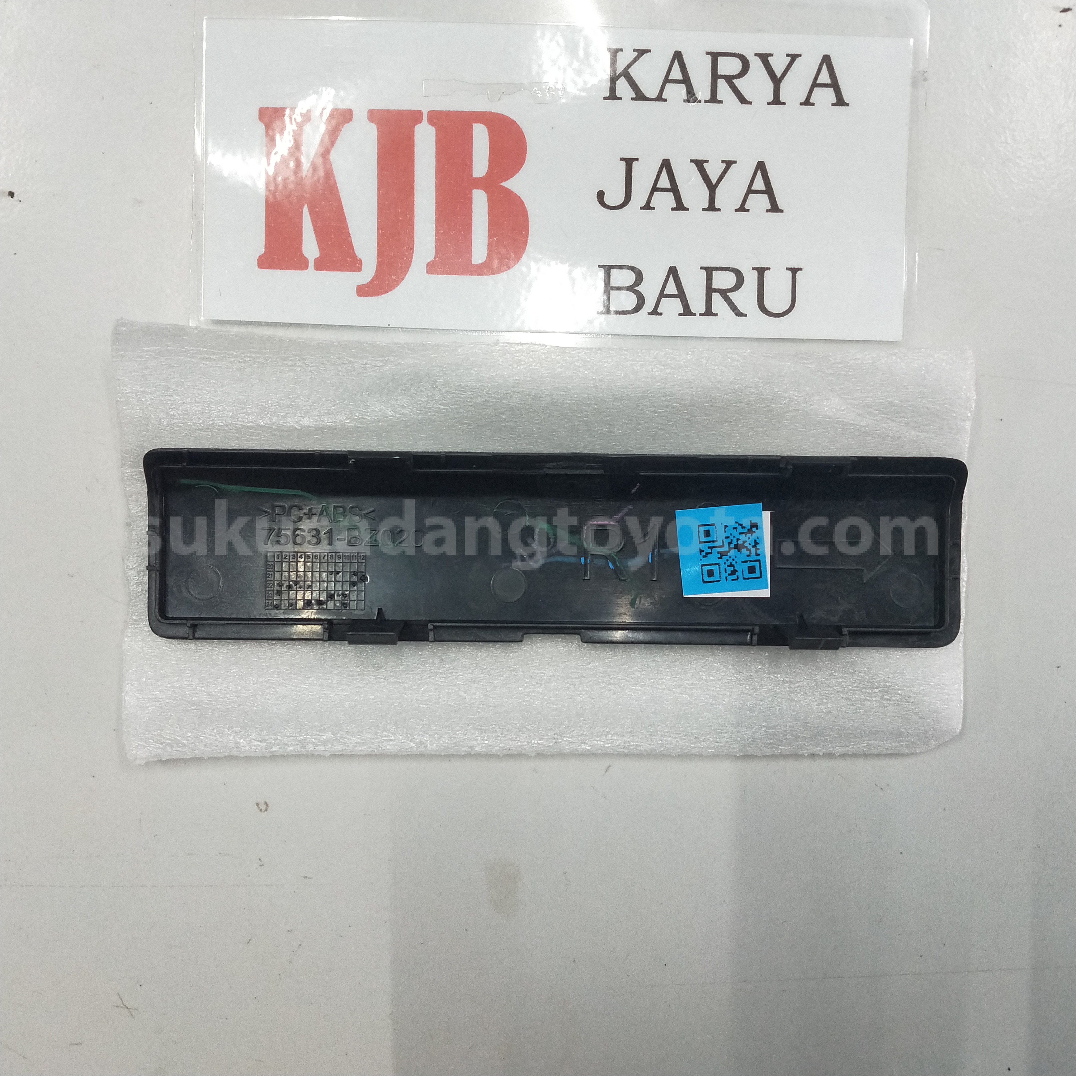 75631BZ020 LID, RF SIDE GAR 1 RH - TOYOTA