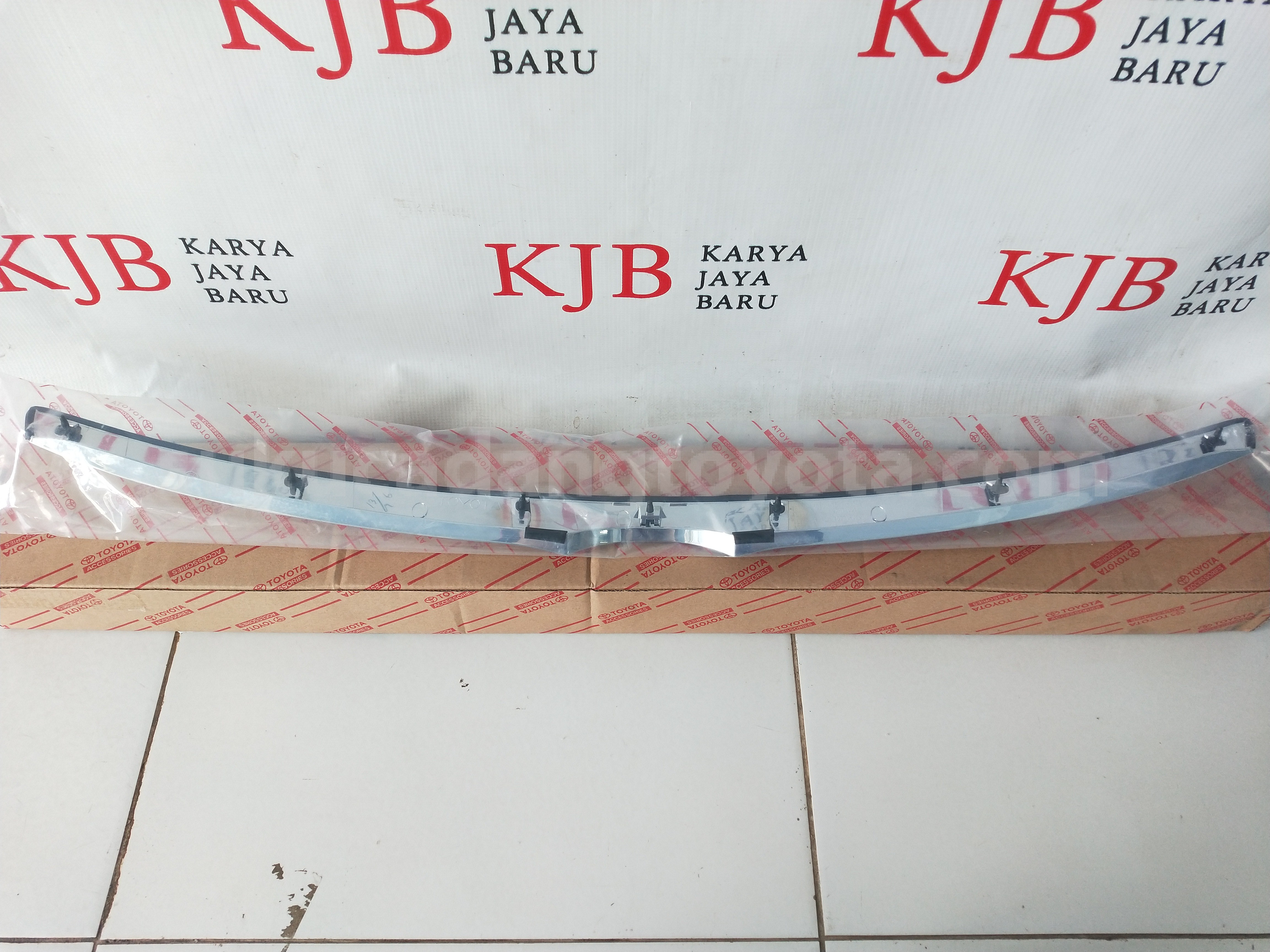 757700K080 CHROME HOOD LIST EG - TOYOTA