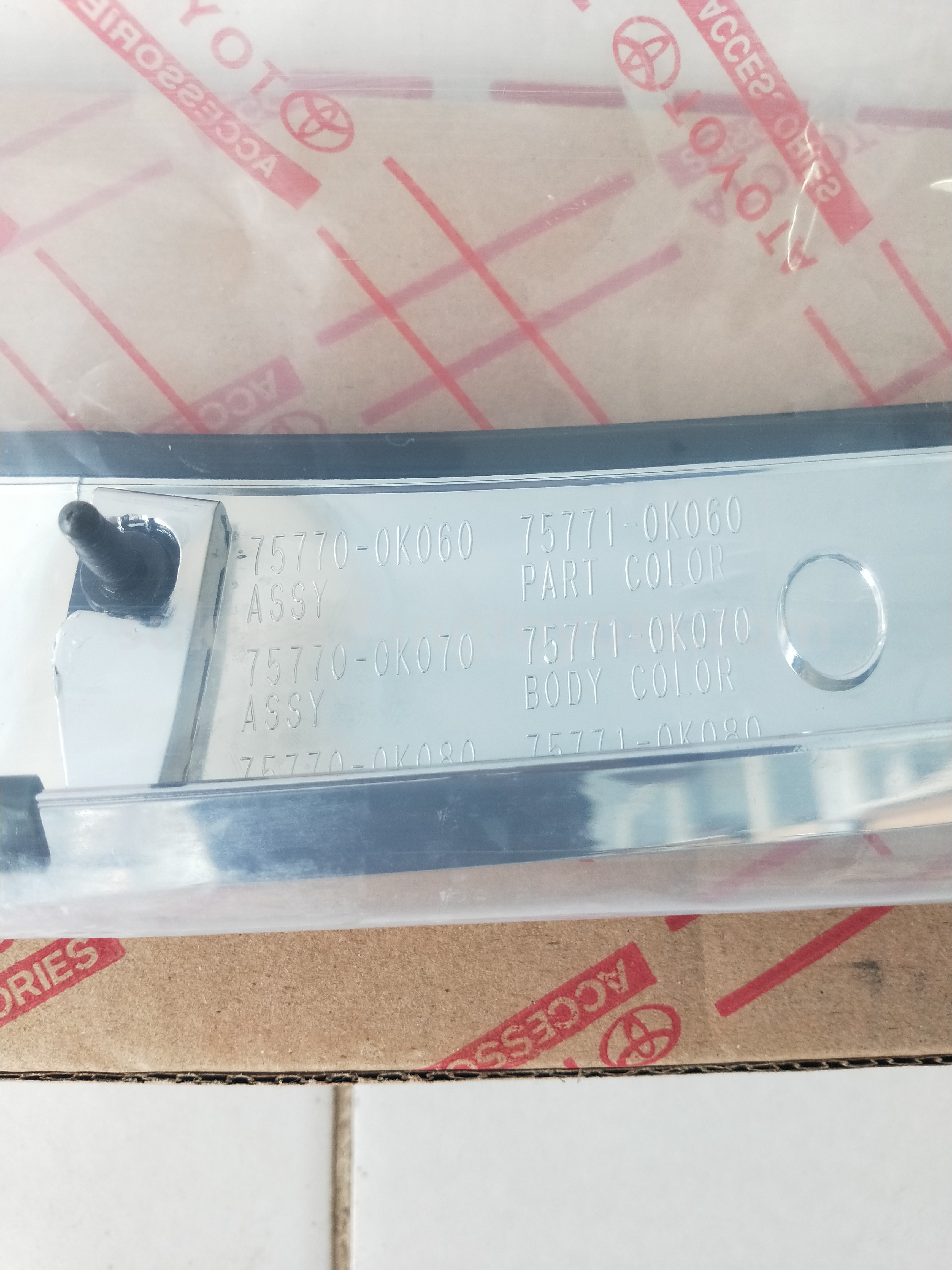 757700K080 CHROME HOOD LIST EG - TOYOTA