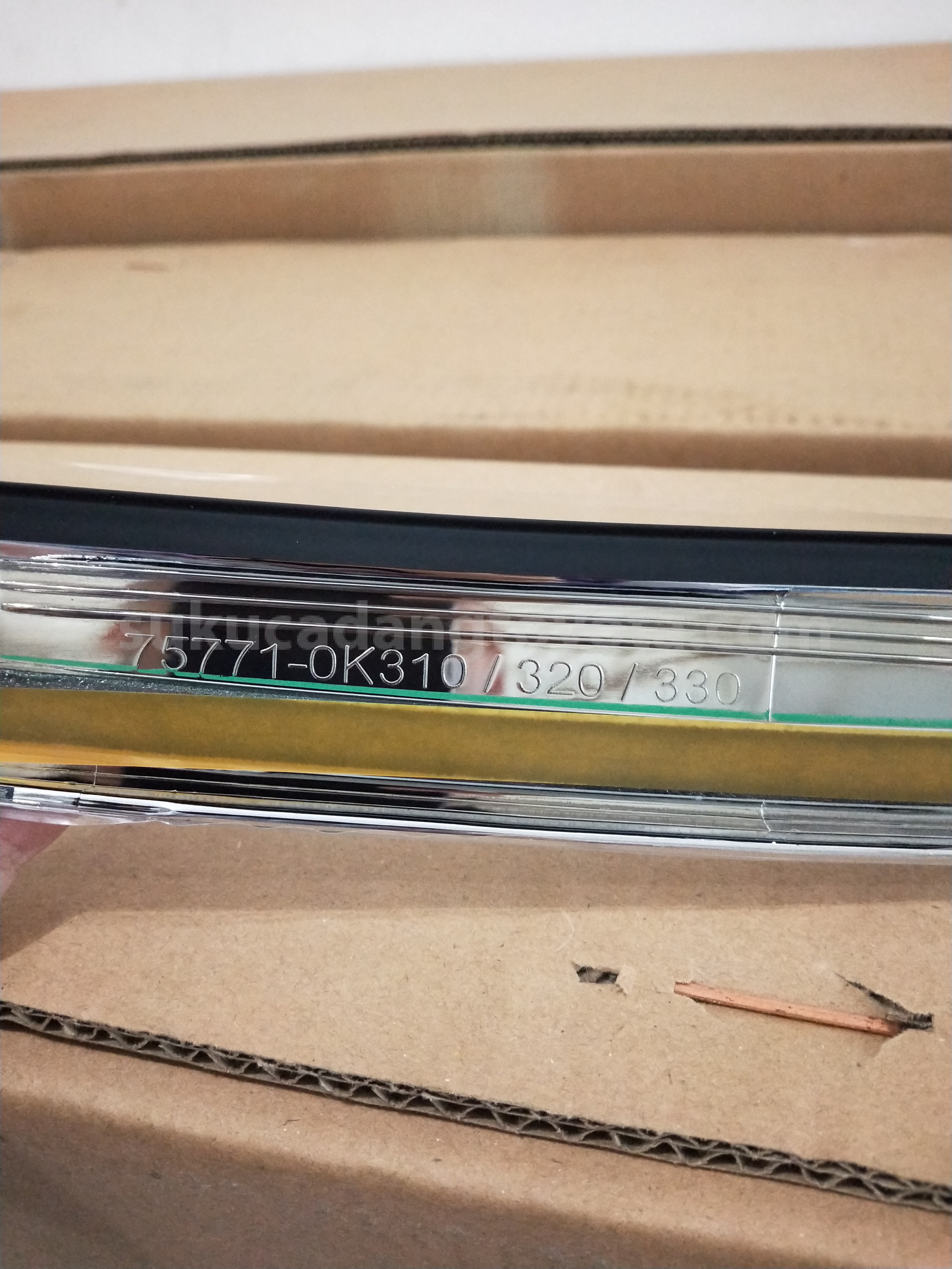 757700K311 MOULDING ASSY, HOOD, - TOYOTA