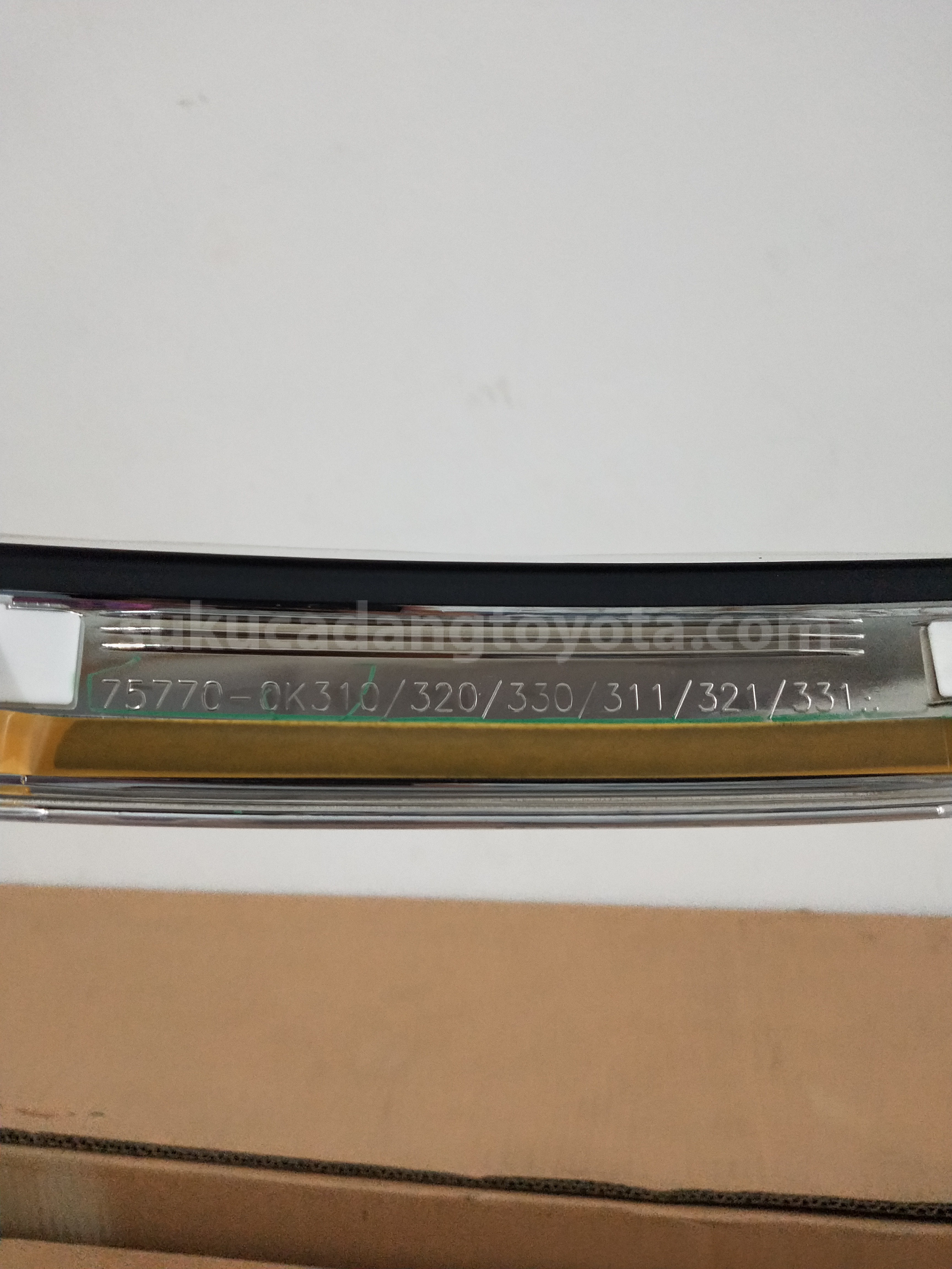 757700K311 MOULDING ASSY, HOOD, - TOYOTA