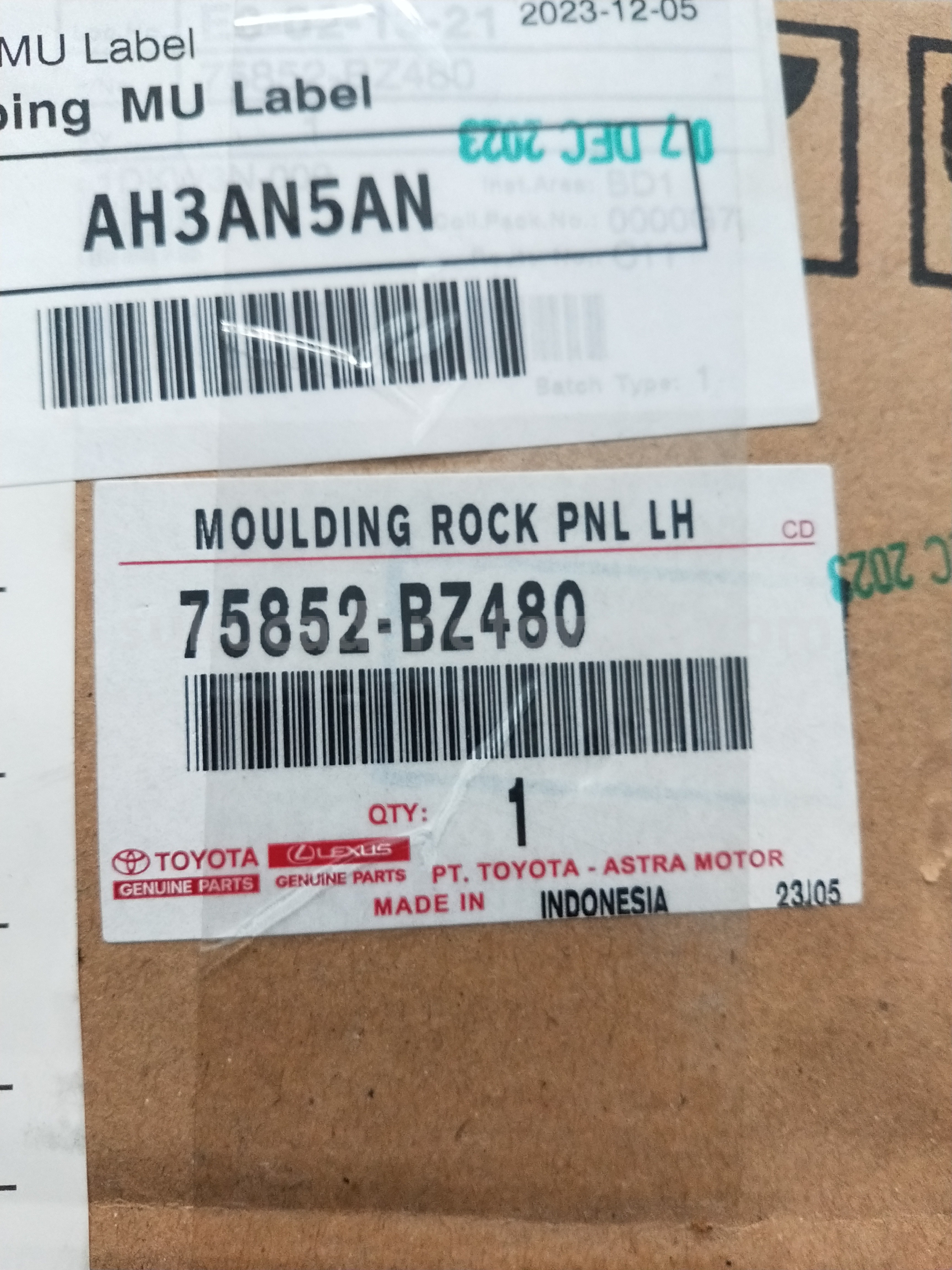 75852BZ480 MOULDING ROCK PNL LH - TOYOTA