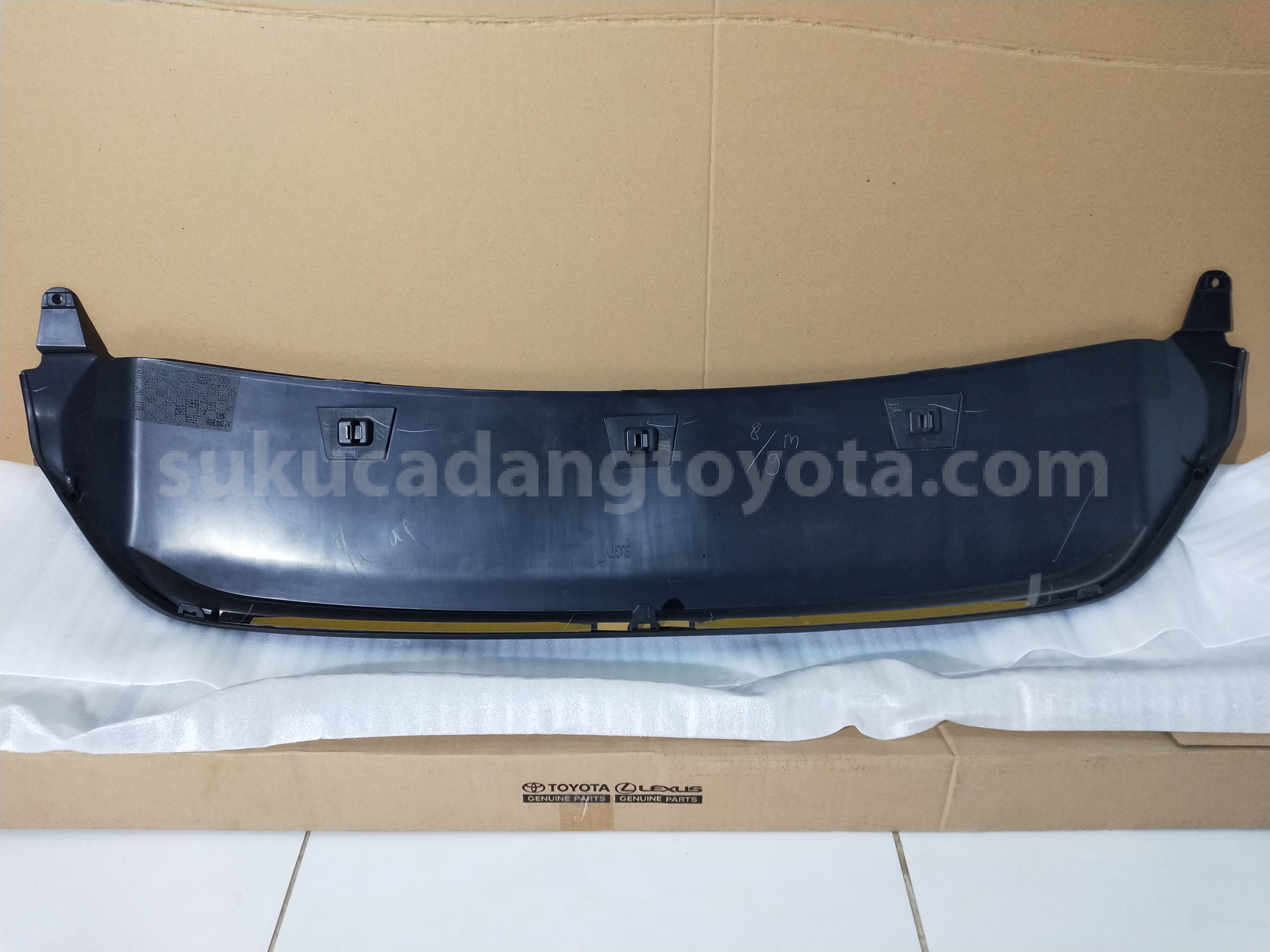 76082YP010 SPOILER SA, FR CTR - TOYOTA