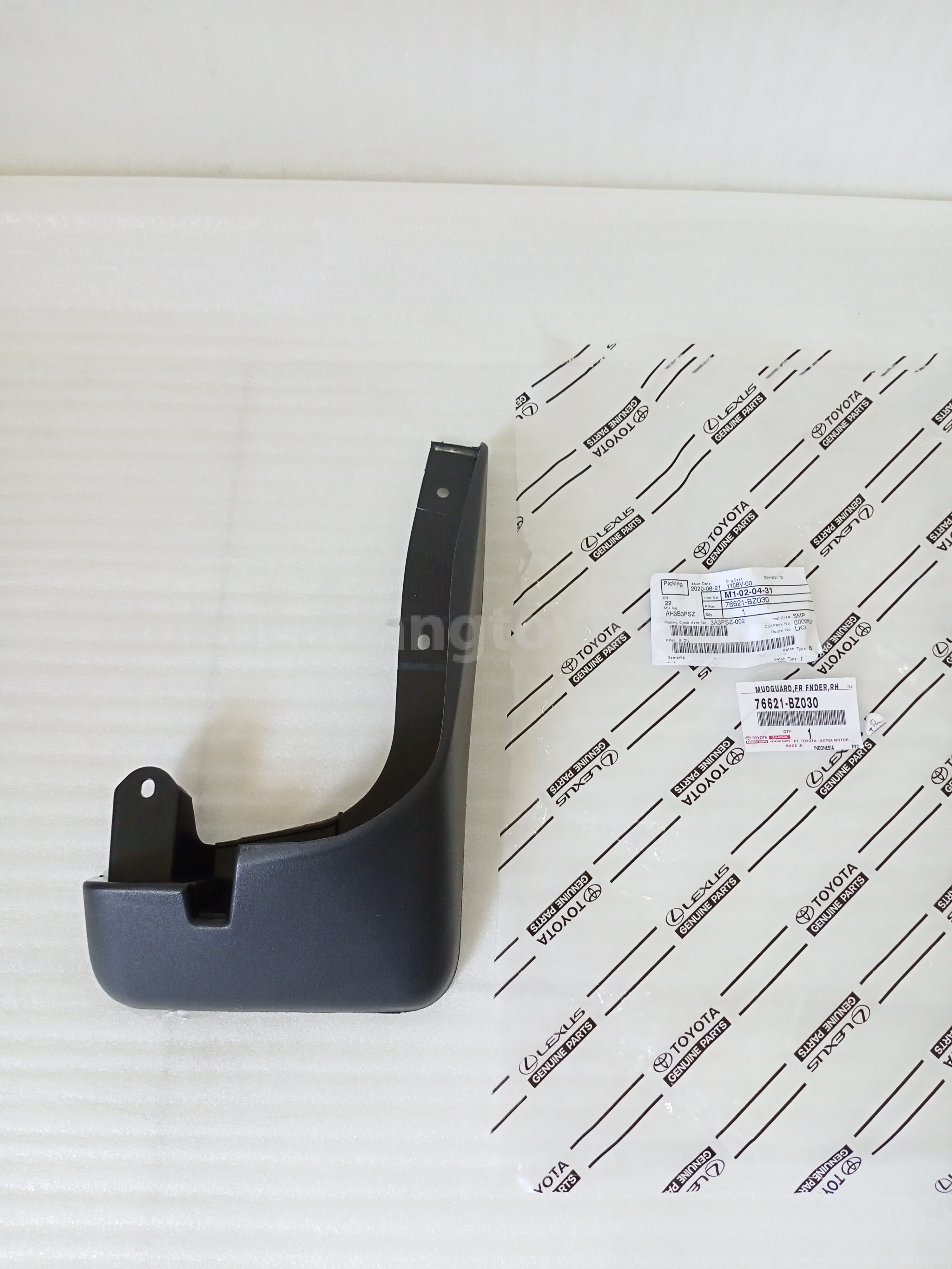 76621BZ030 MUDGUARD,FR FNDER,RH - TOYOTA