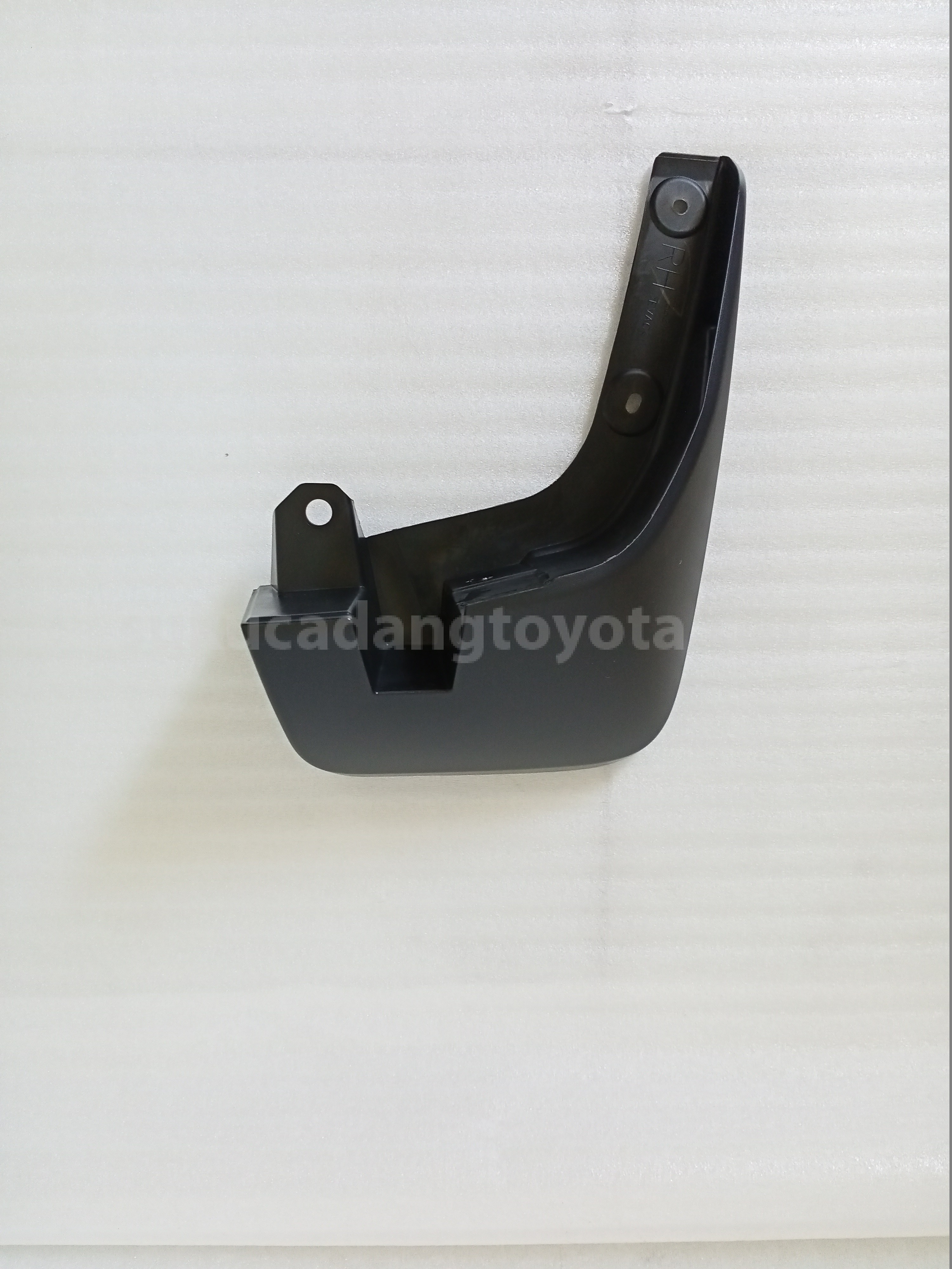 76621BZ090 MUDGUARD,FR FDR,RH - TOYOTA