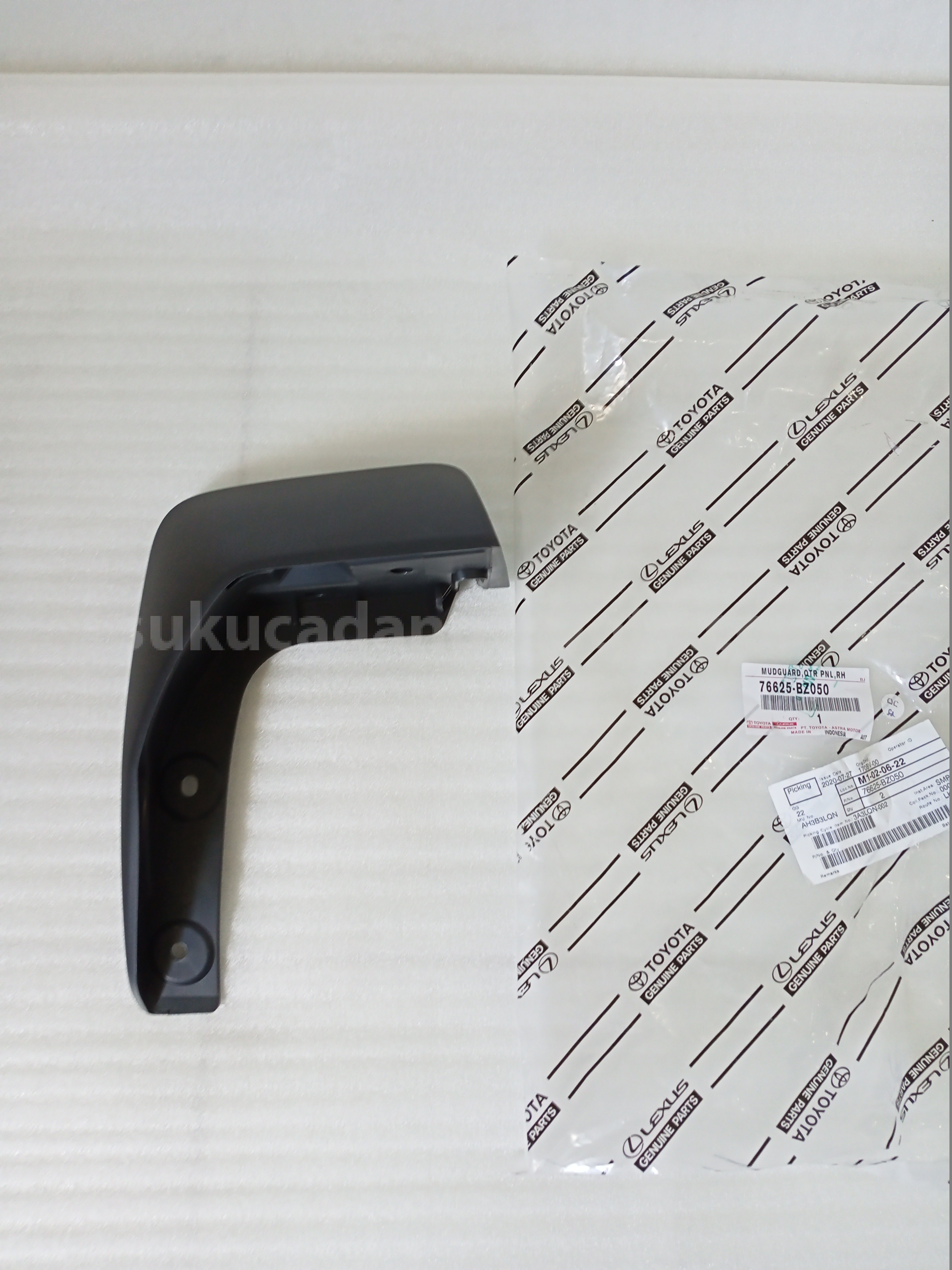 76625BZ050 MUDGUARD,QTR PNL,RH - TOYOTA