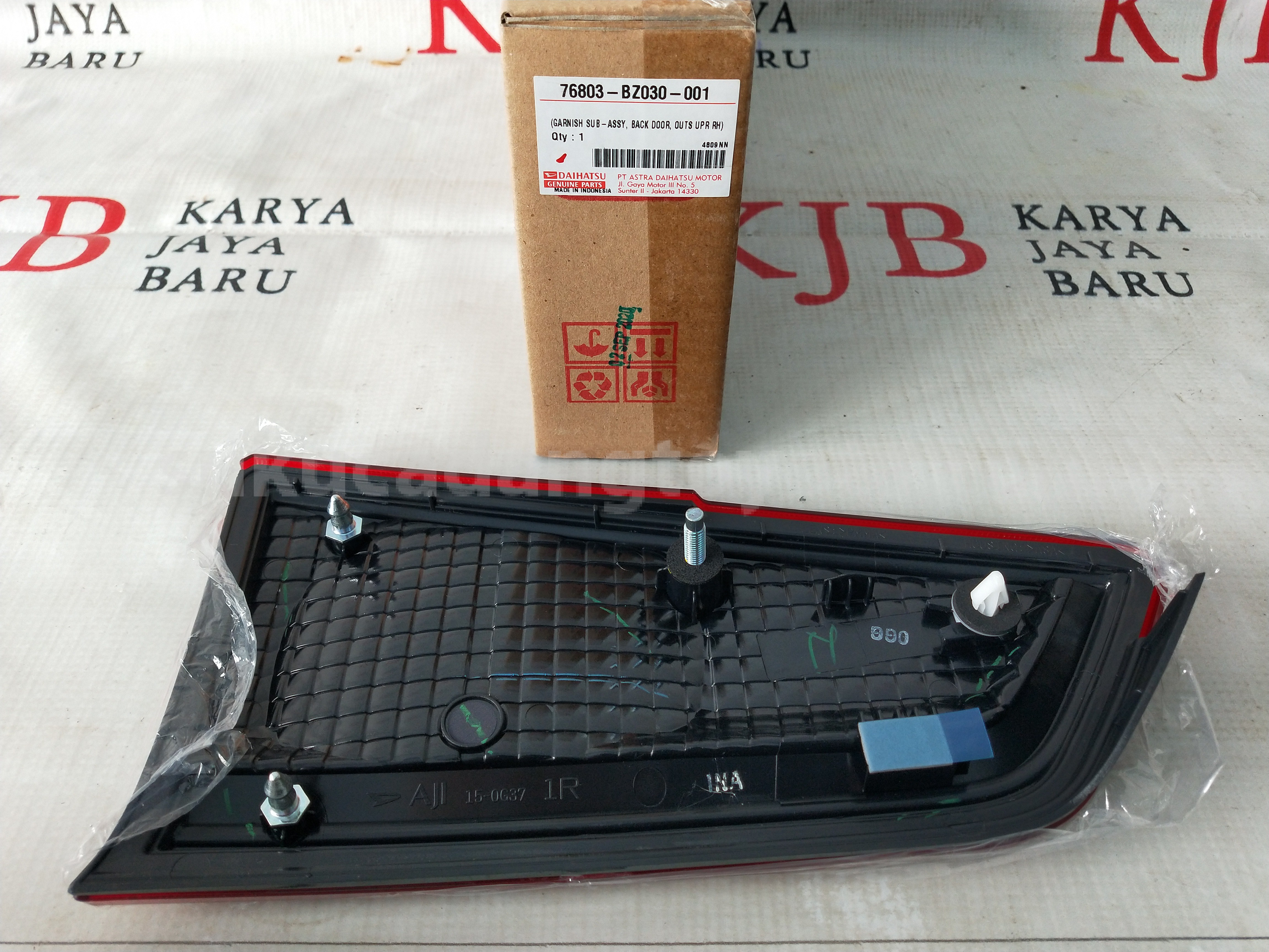 76803BZ030 GARNISH BACK DOOR R - TOYOTA