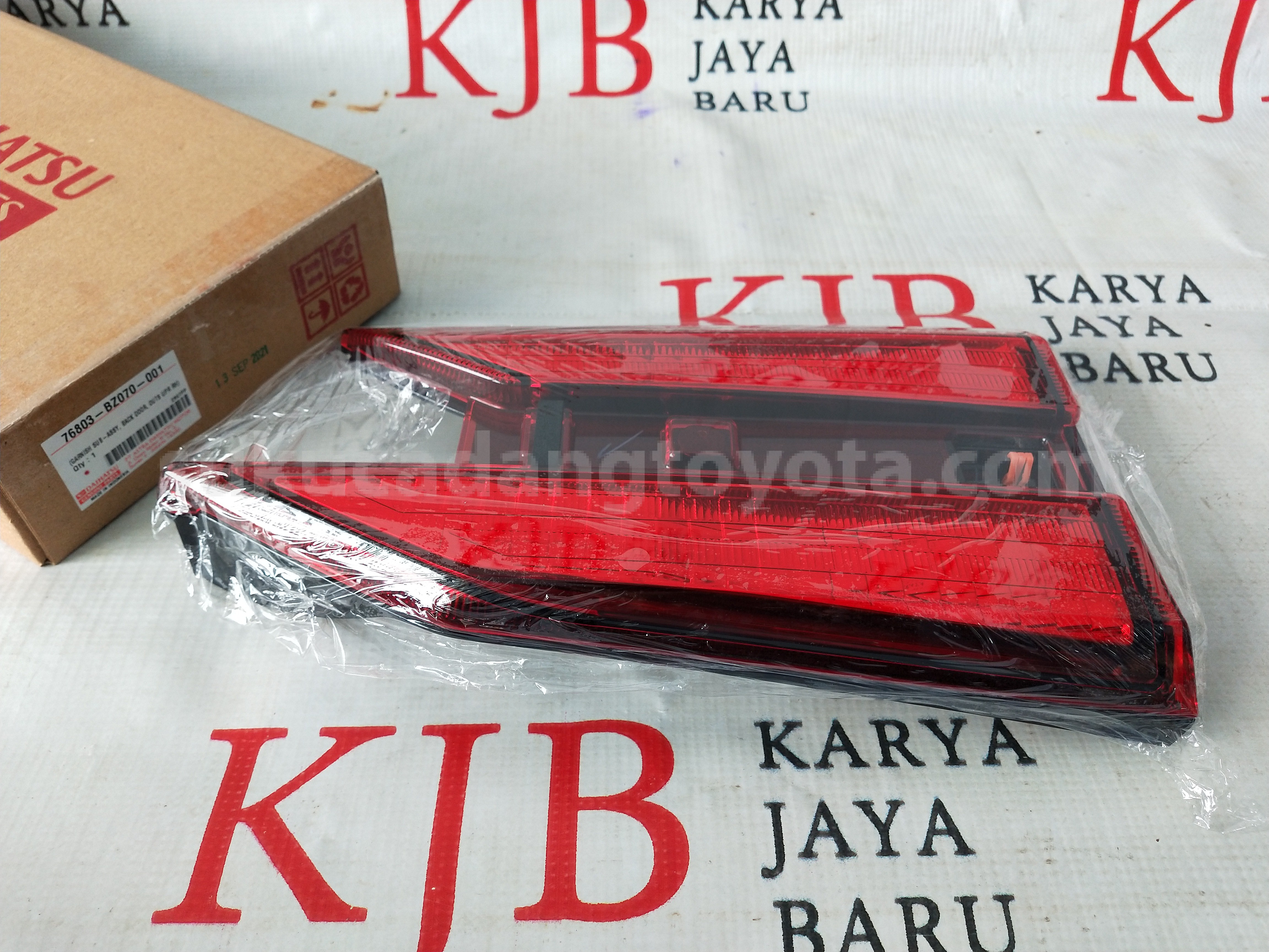 76803BZ070 GARNISH SA,BCKDR RH - TOYOTA