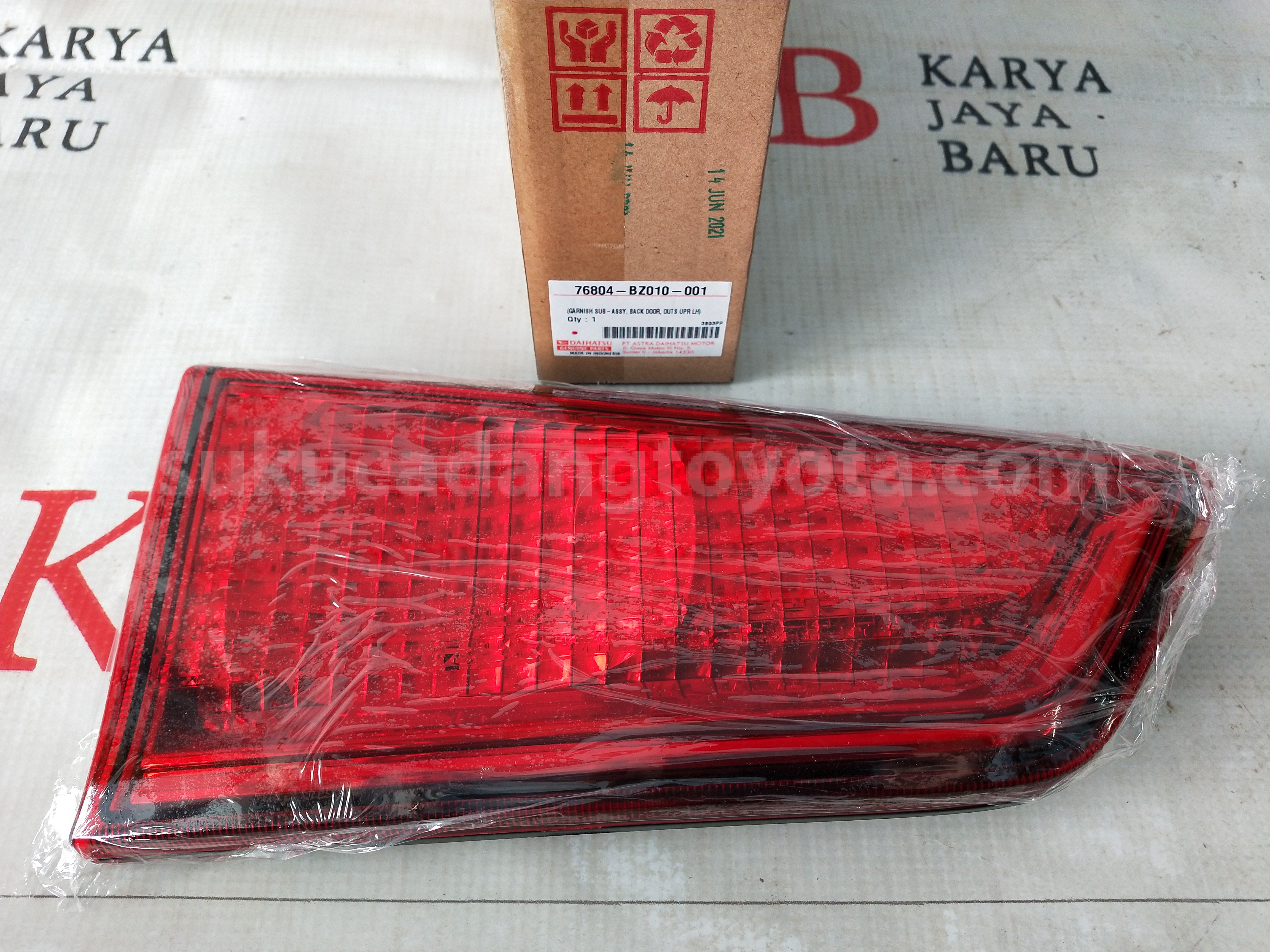 76804BZ010 GARNISH BACK DOOR L - TOYOTA