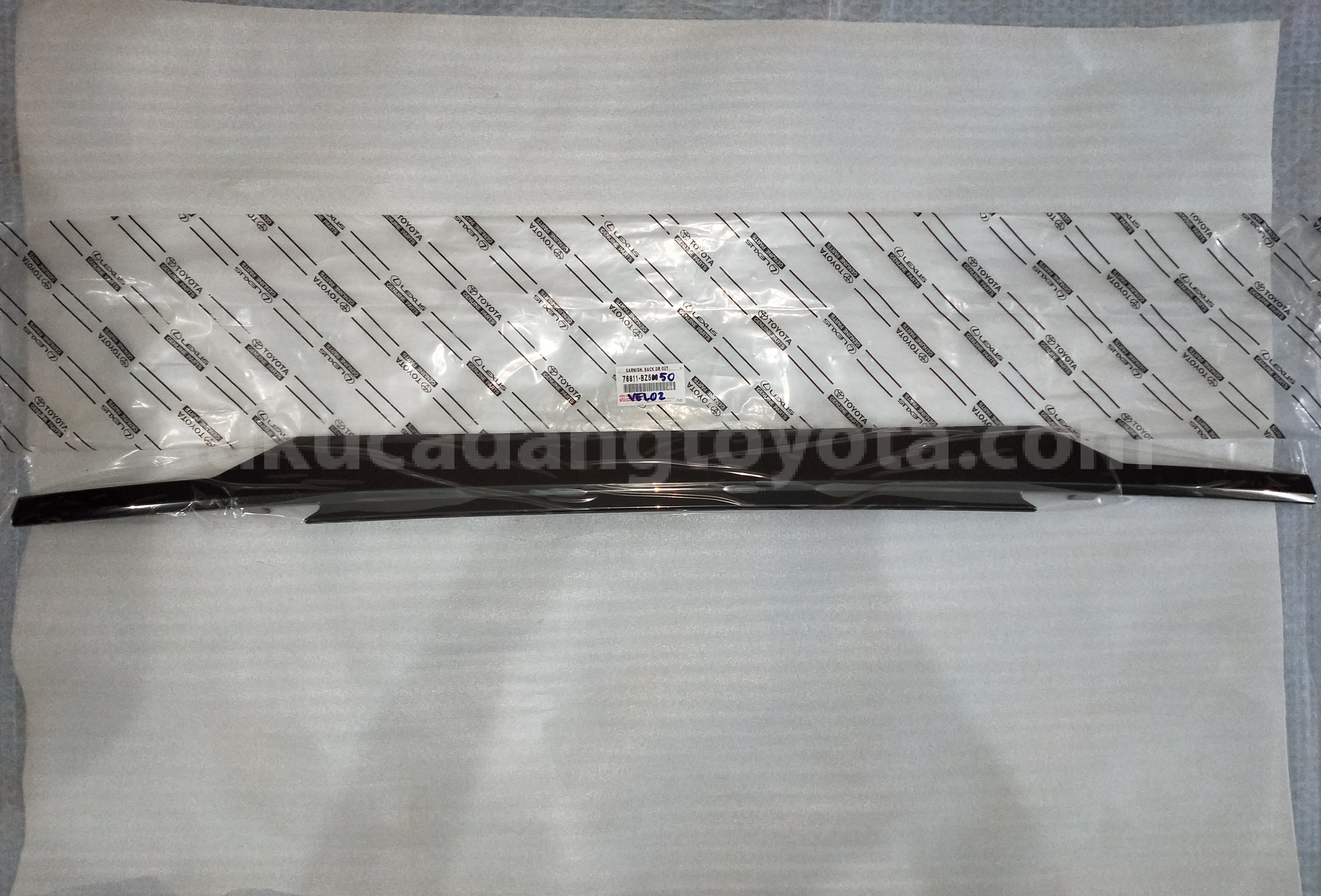 76811BZ550 GARNISH, BACK DR OUT - TOYOTA