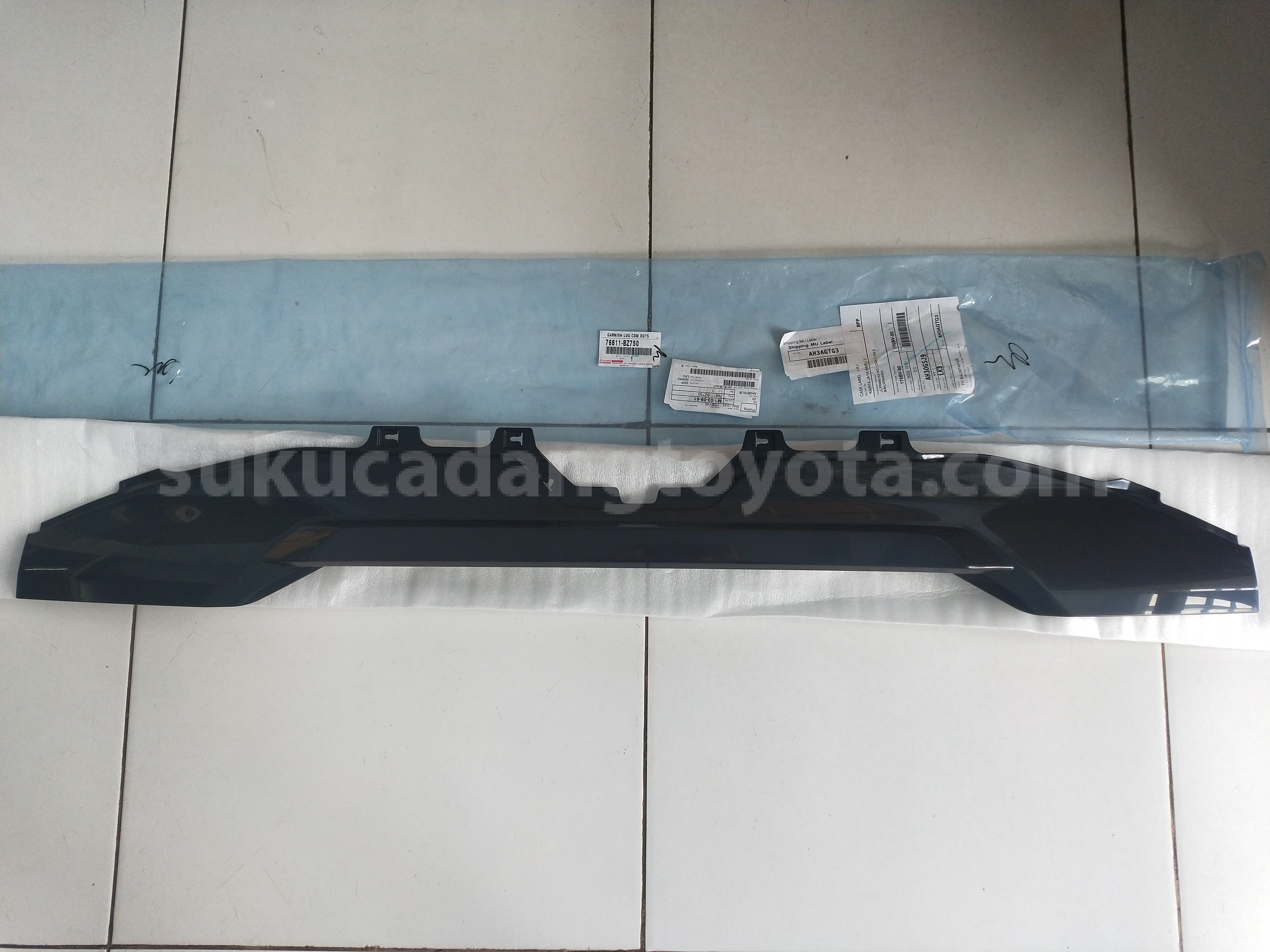 76811BZ750 GARNISH LUG COM OUTS - TOYOTA