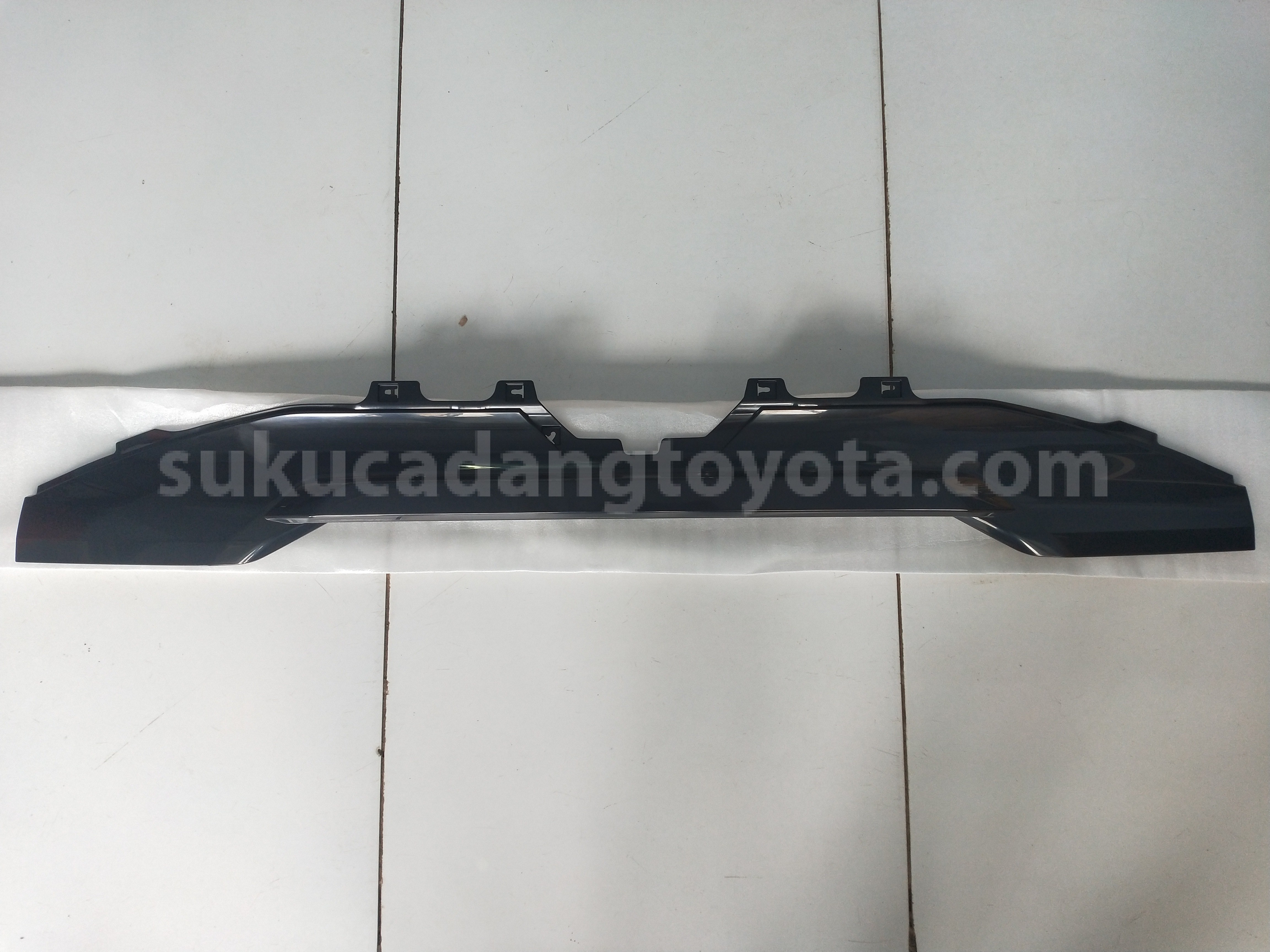 76811BZ750 GARNISH LUG COM OUTS - TOYOTA