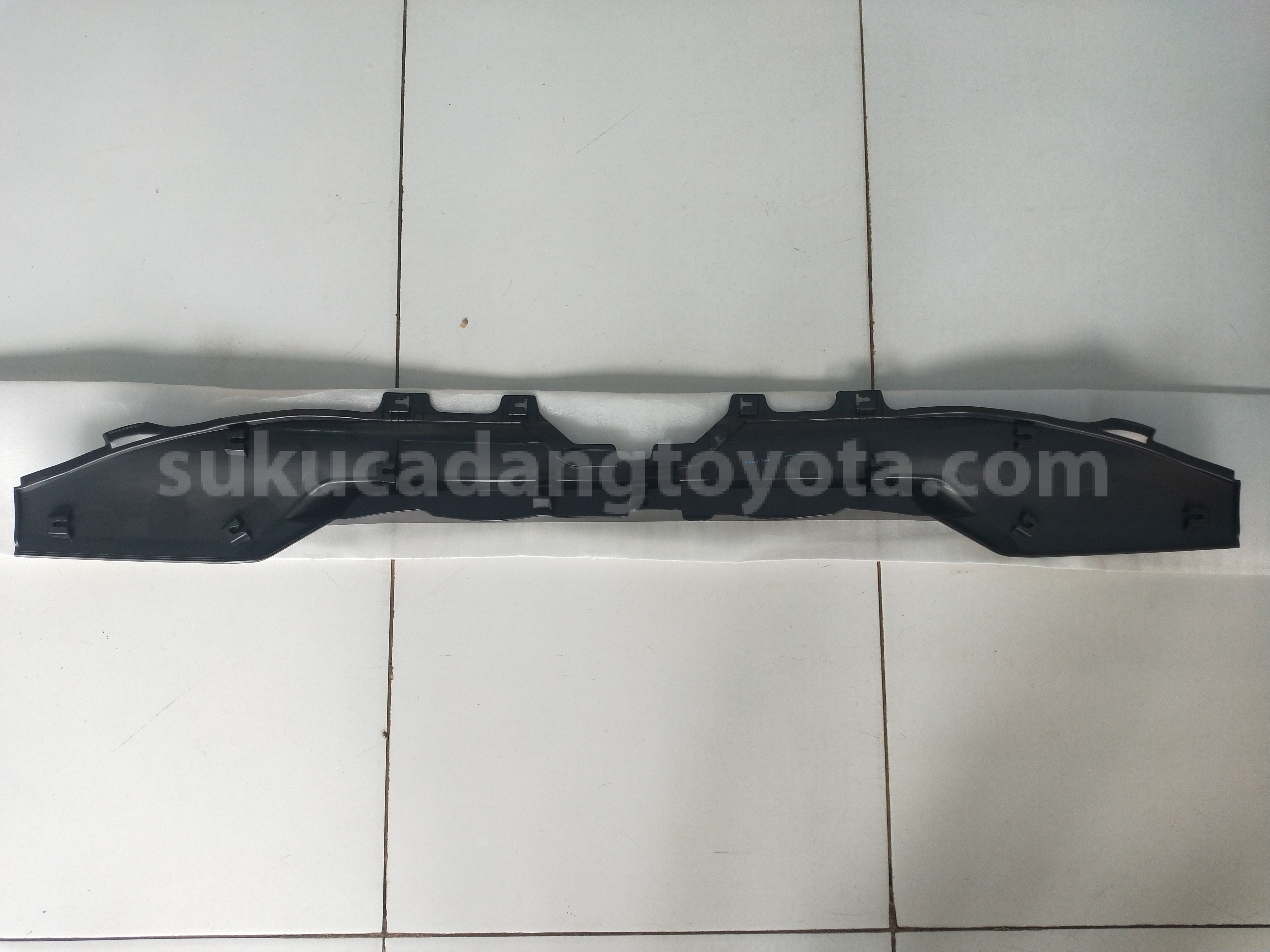 76811BZ750 GARNISH LUG COM OUTS - TOYOTA
