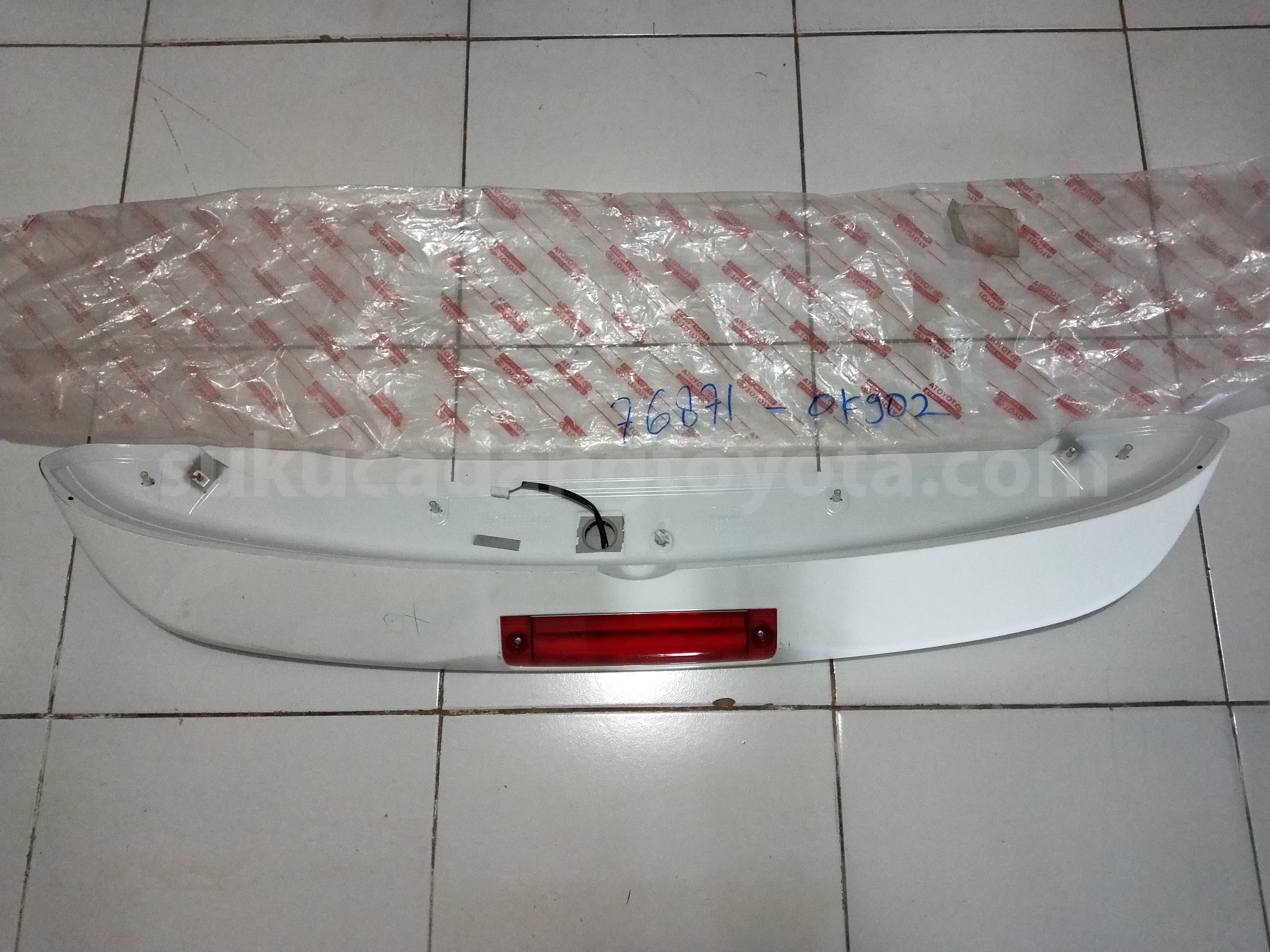 768710K902 COVER SPOILER - TOYOTA