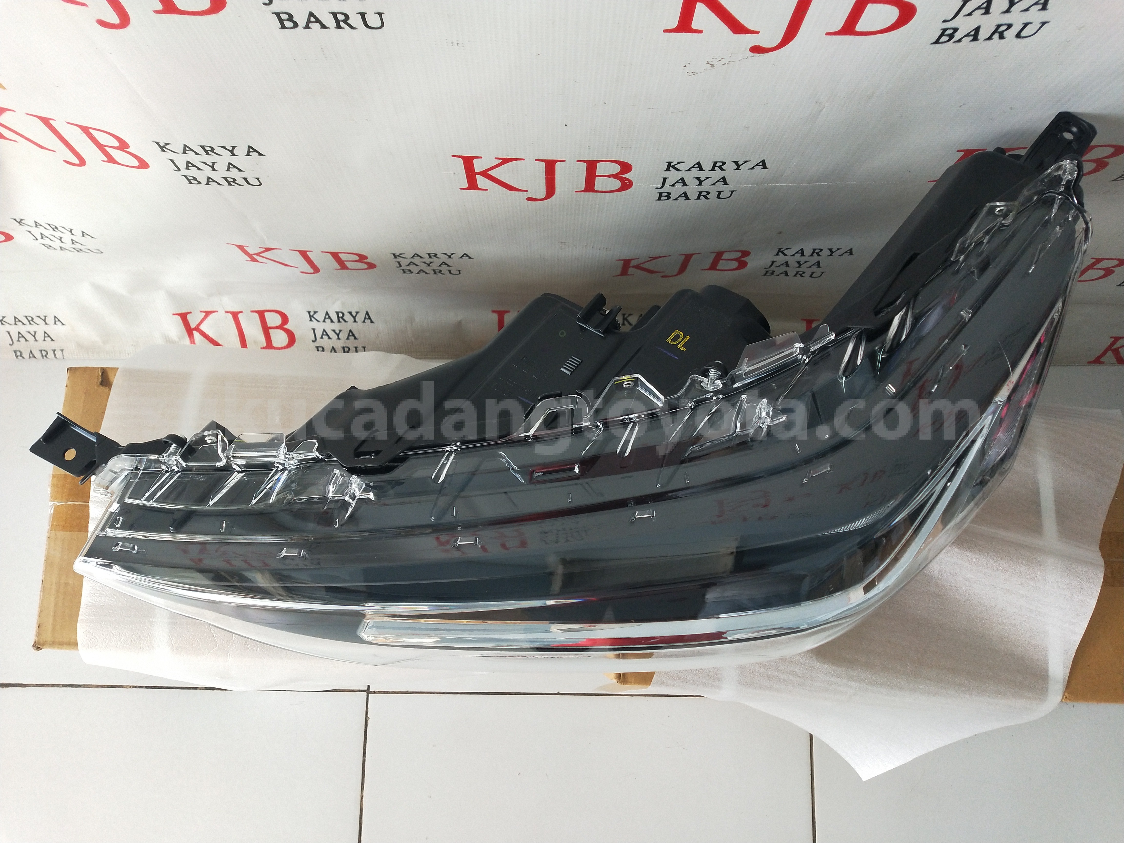 81070BZ010 UNIT ASSY, HEADLAMP, B LH - TOYOTA