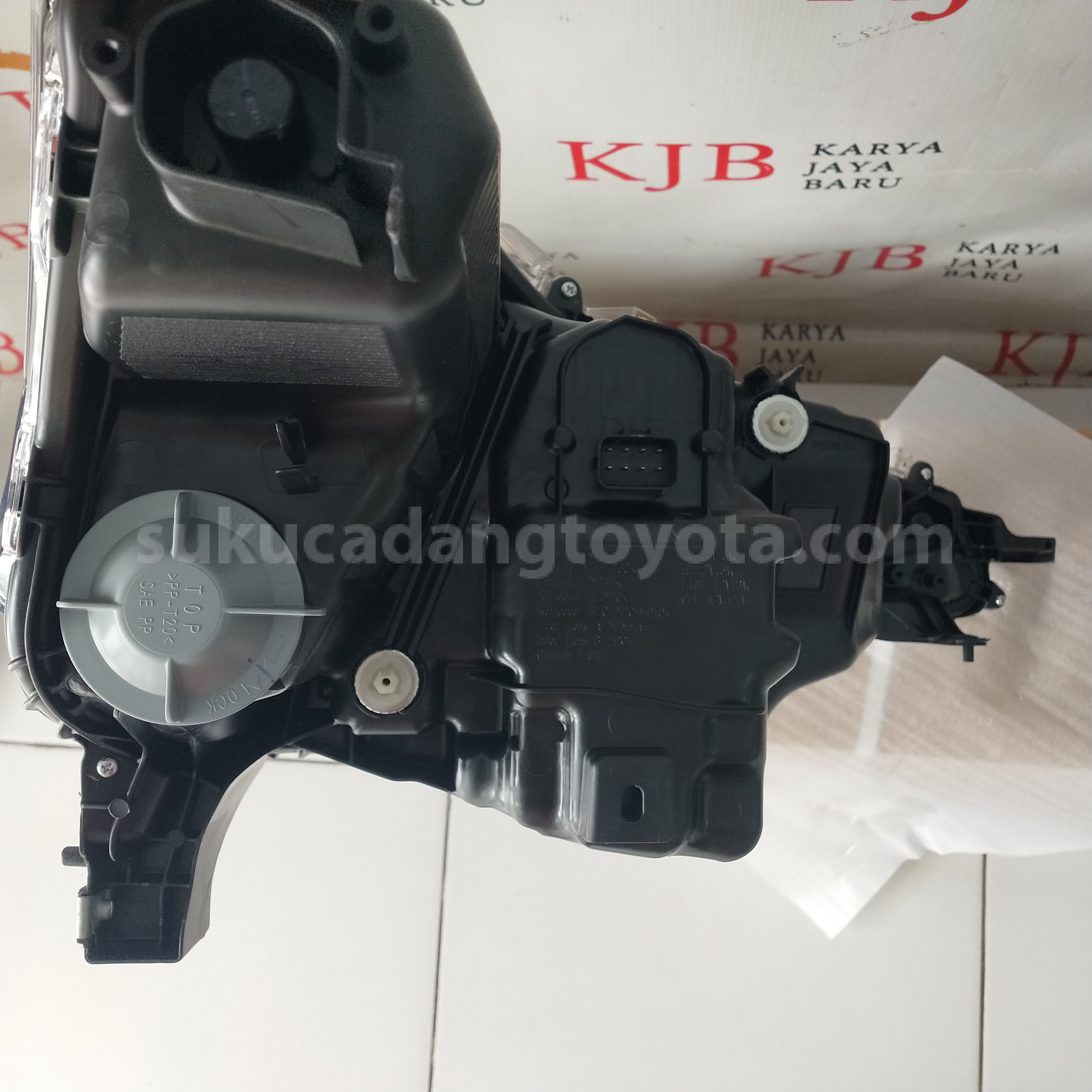 81070BZ010 UNIT ASSY, HEADLAMP, B LH - TOYOTA