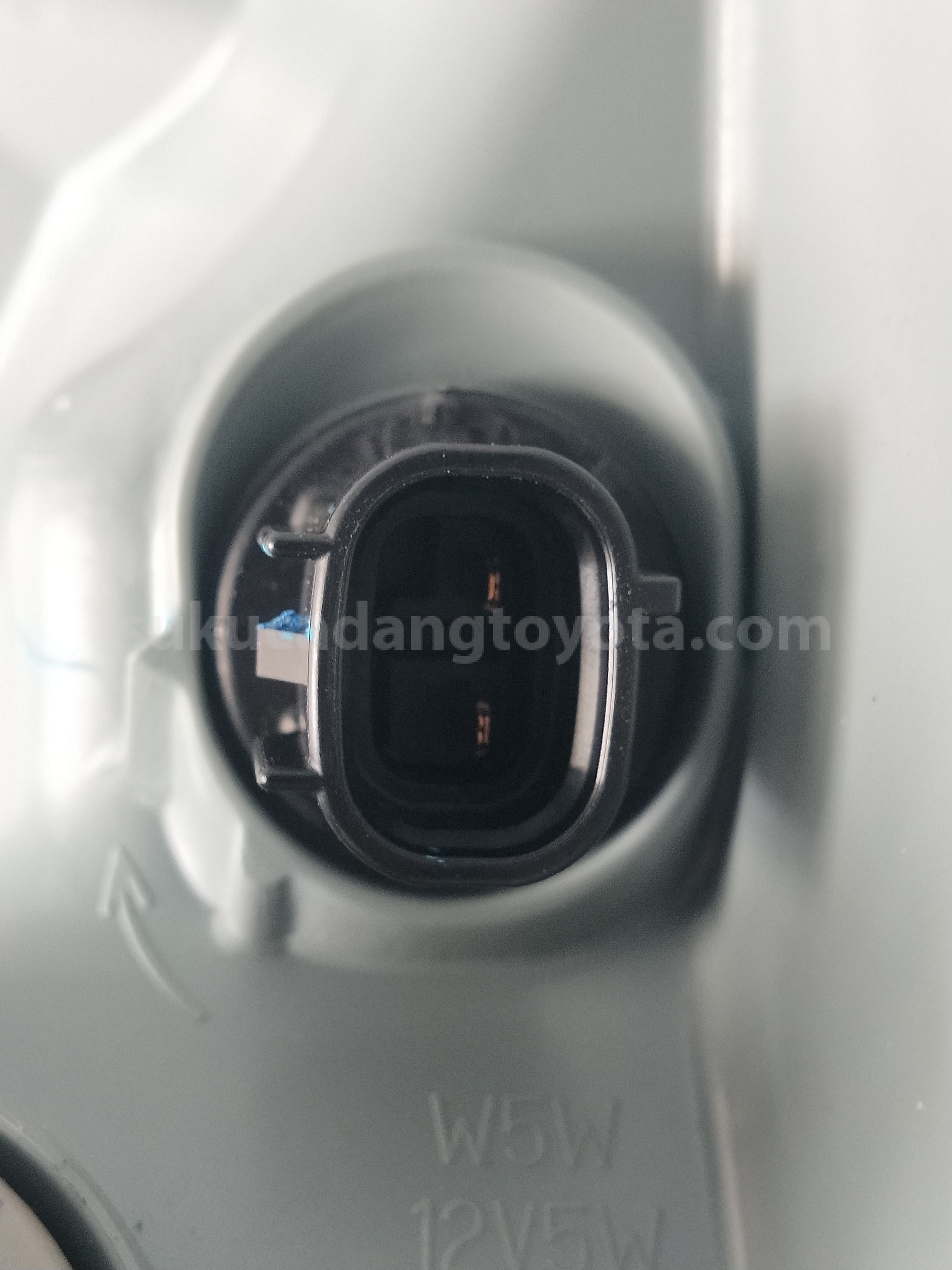 811100D530 HEADLAMP ASSY, RH - TOYOTA