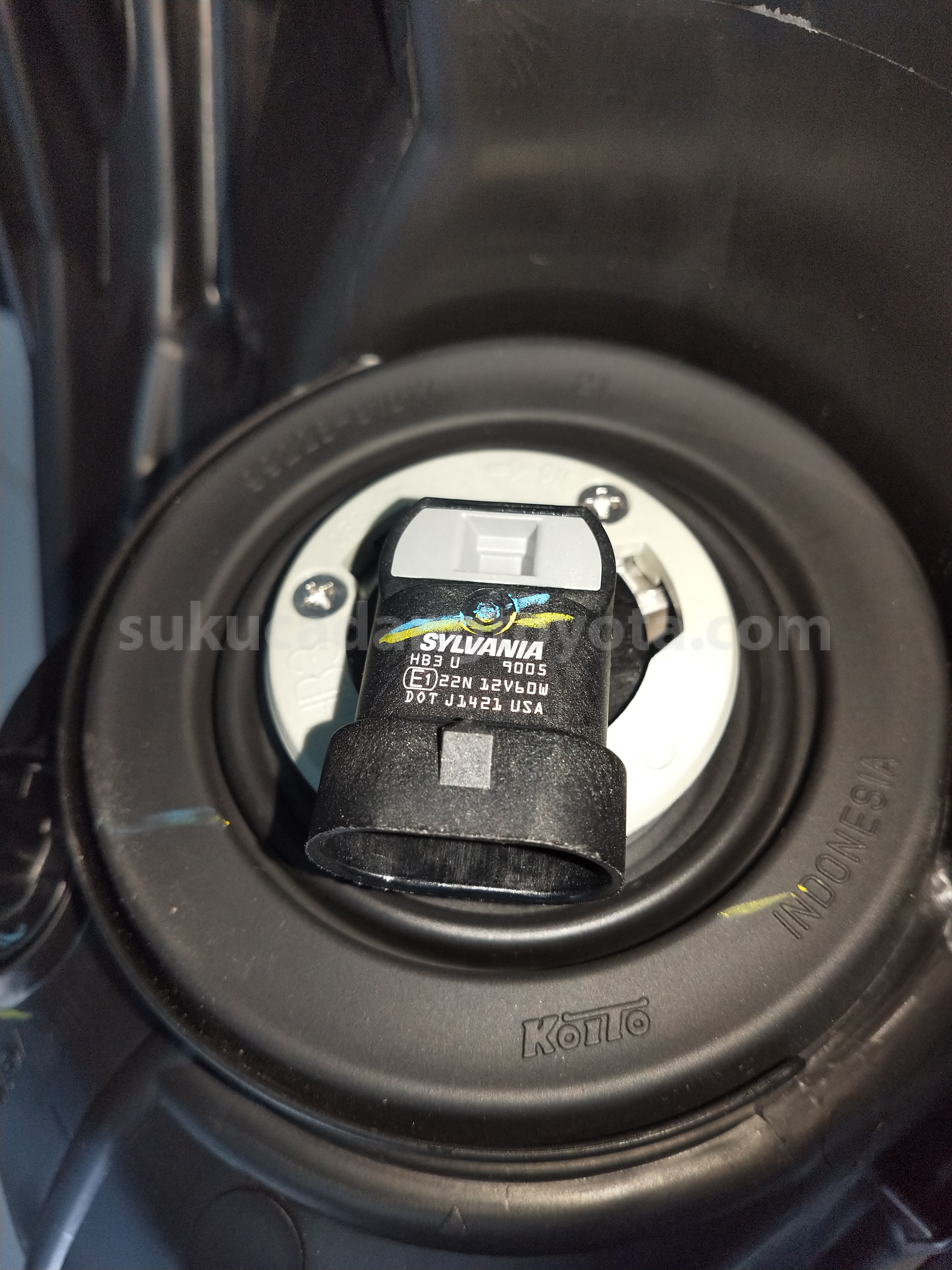 811100DB50 HEADLAMP ASSY, RH - TOYOTA