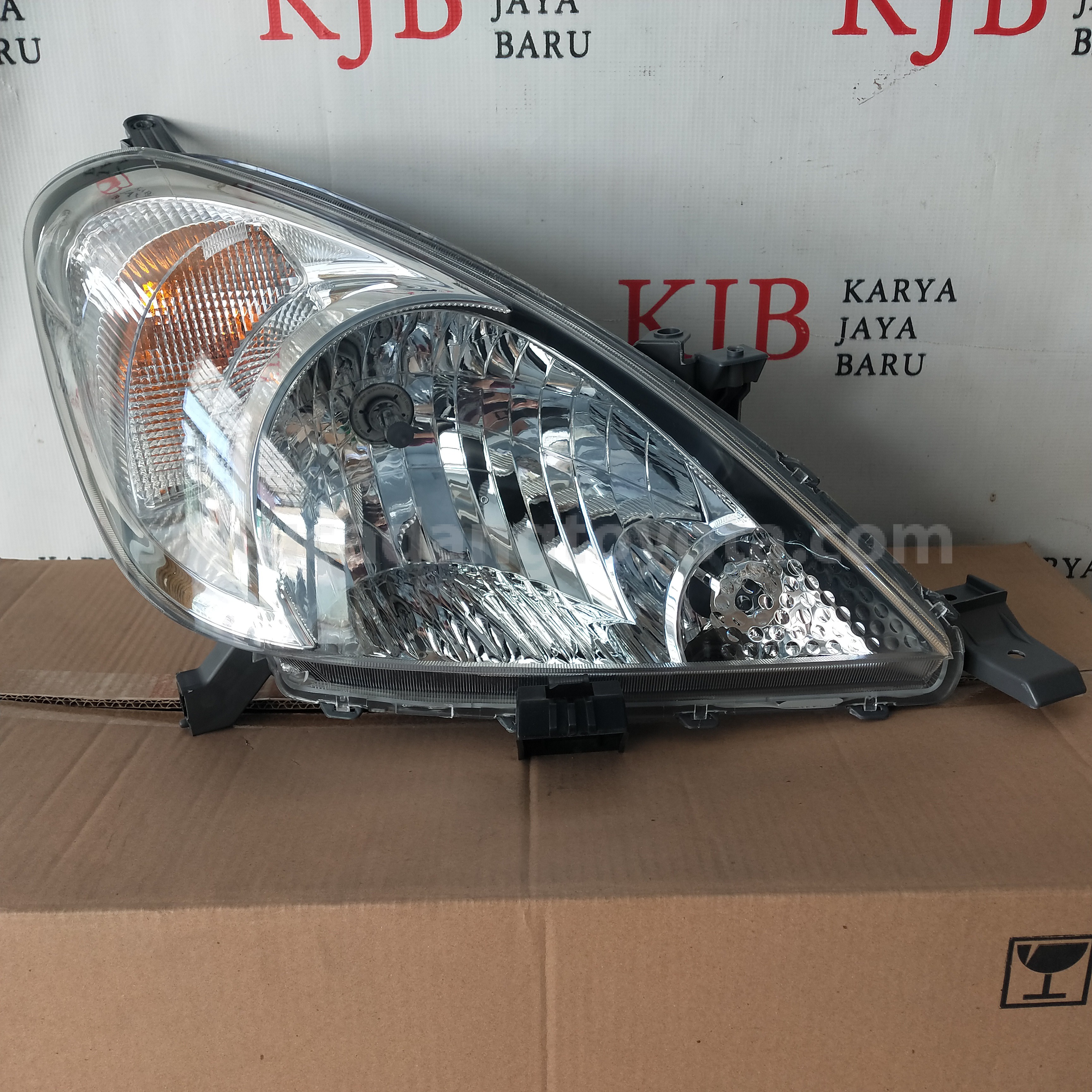811100K130 HEADLAMP ASSY, RH - TOYOTA