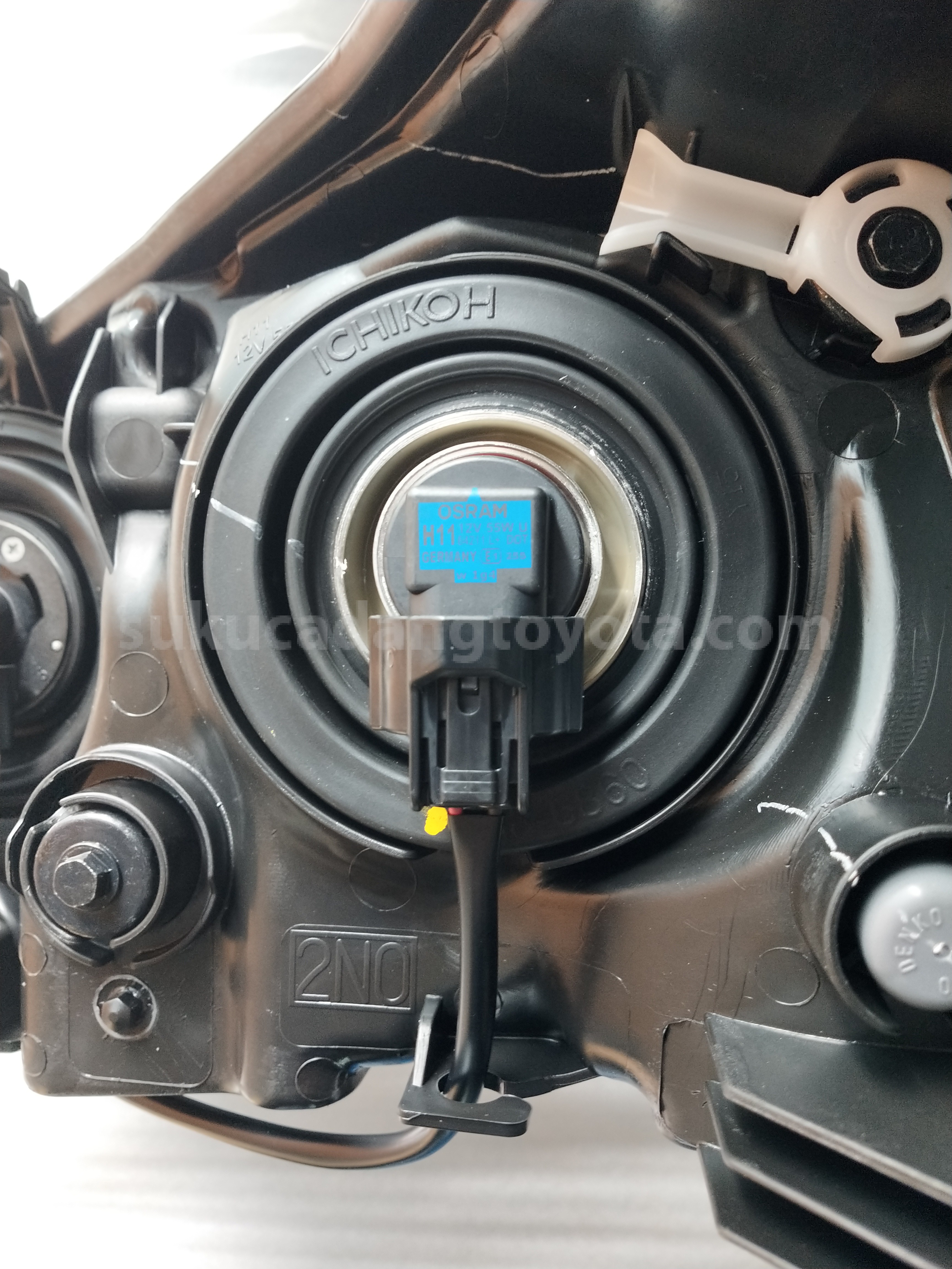 811100K580 HEADLAMP ASSY, RH - TOYOTA