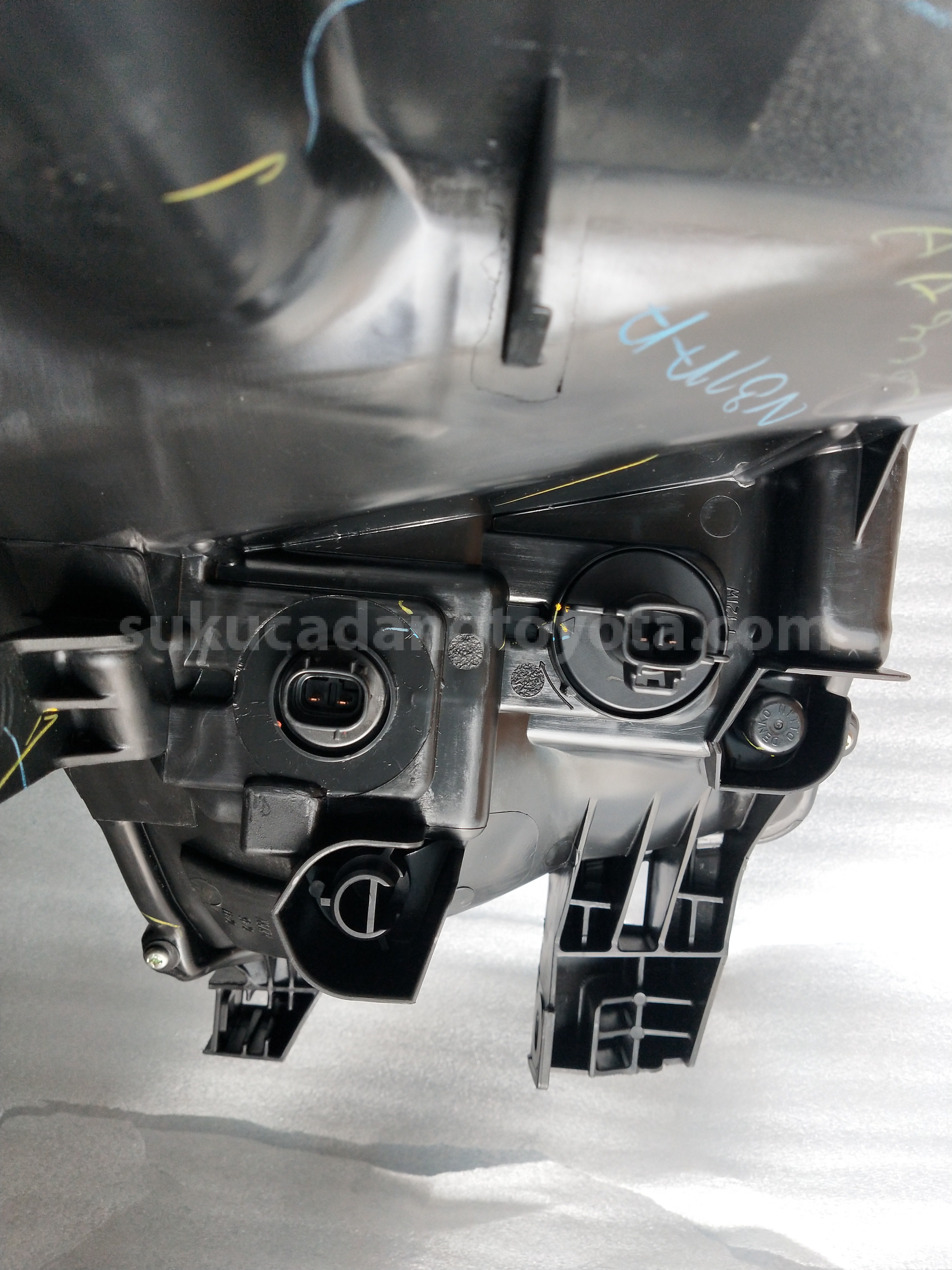 811100K652 HEADLAMP ASSY, RH - TOYOTA