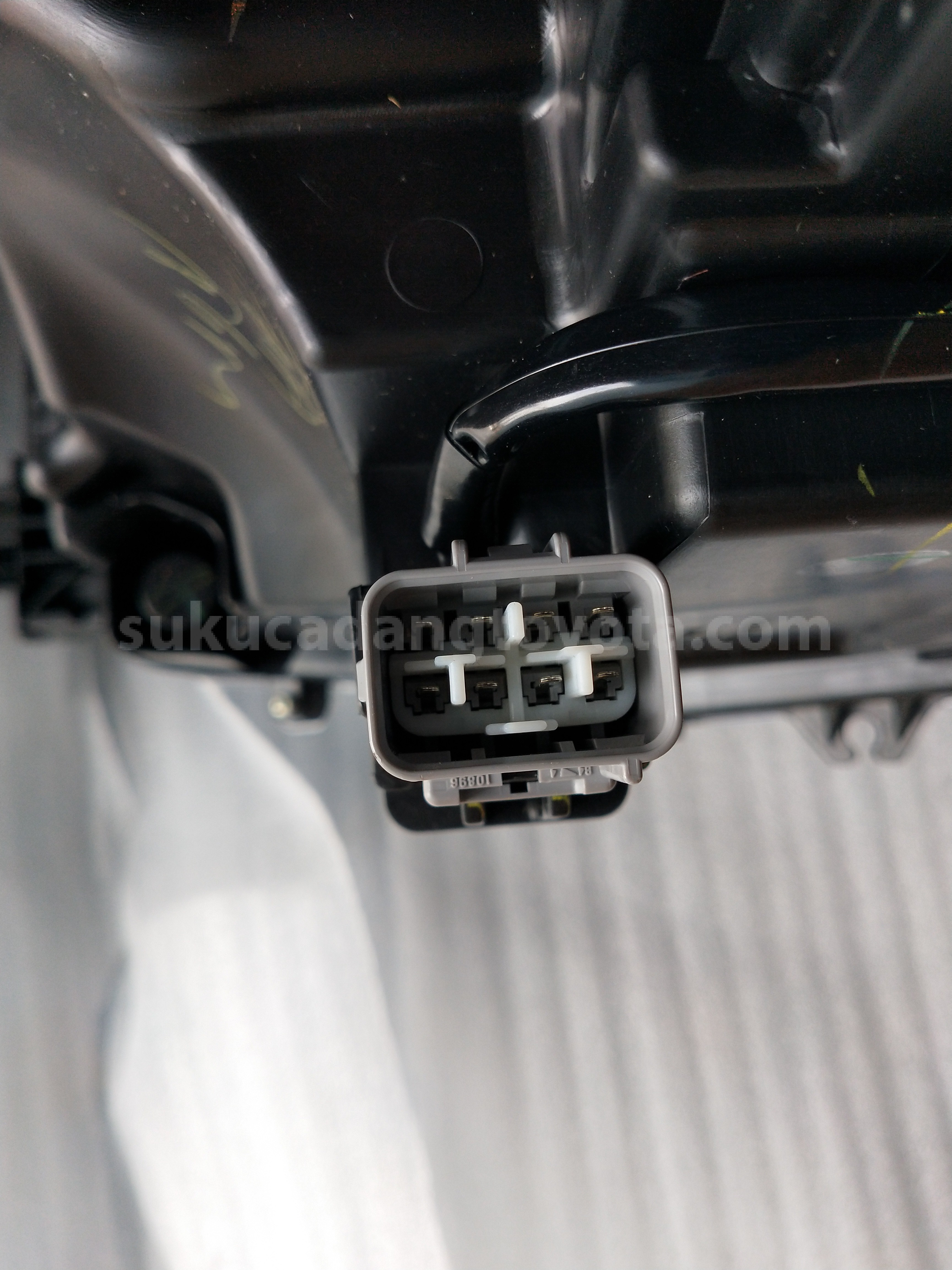811100KL50 HEADLAMP ASSY, RH - TOYOTA