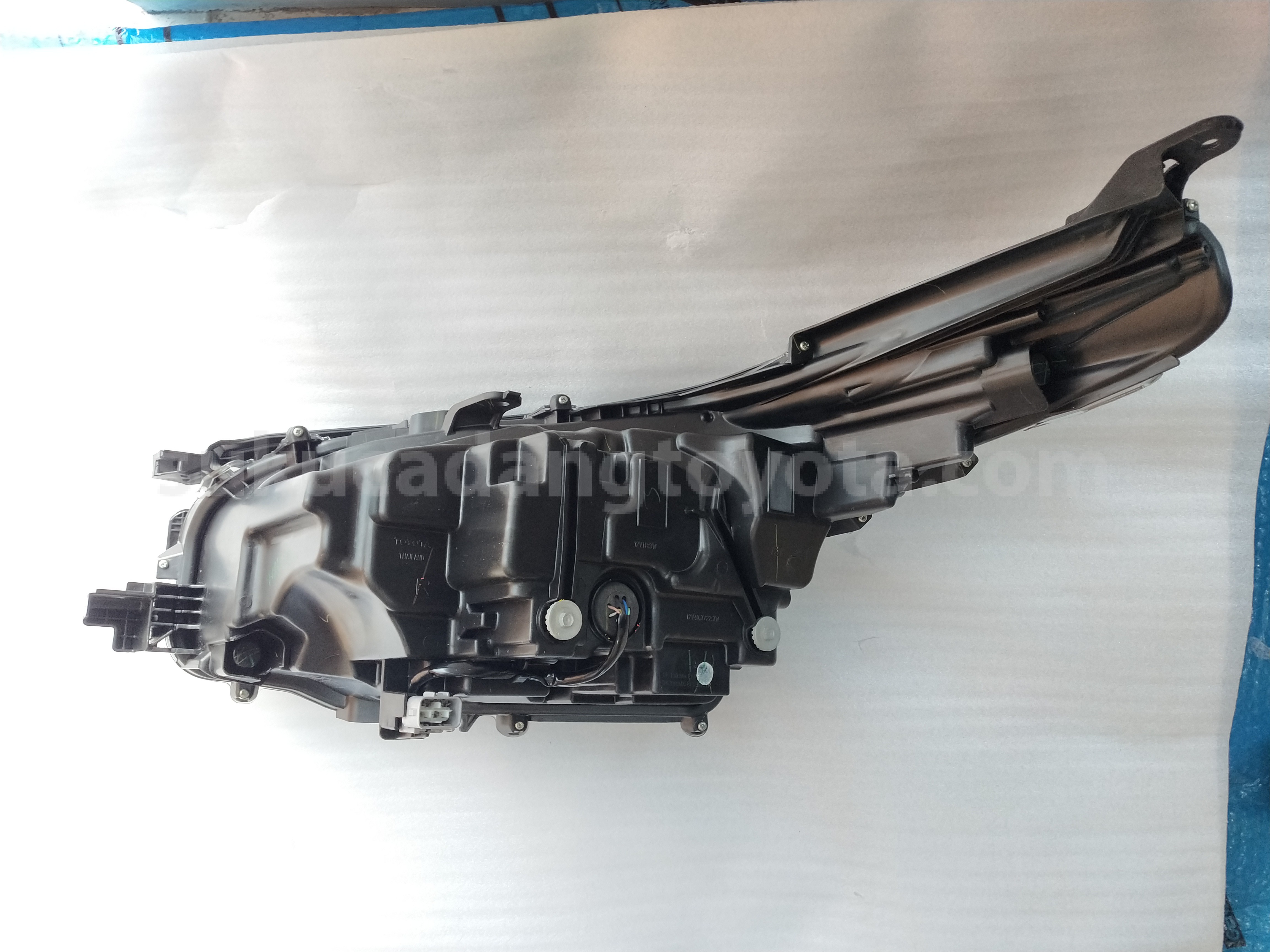 811100KL50 HEADLAMP ASSY, RH - TOYOTA